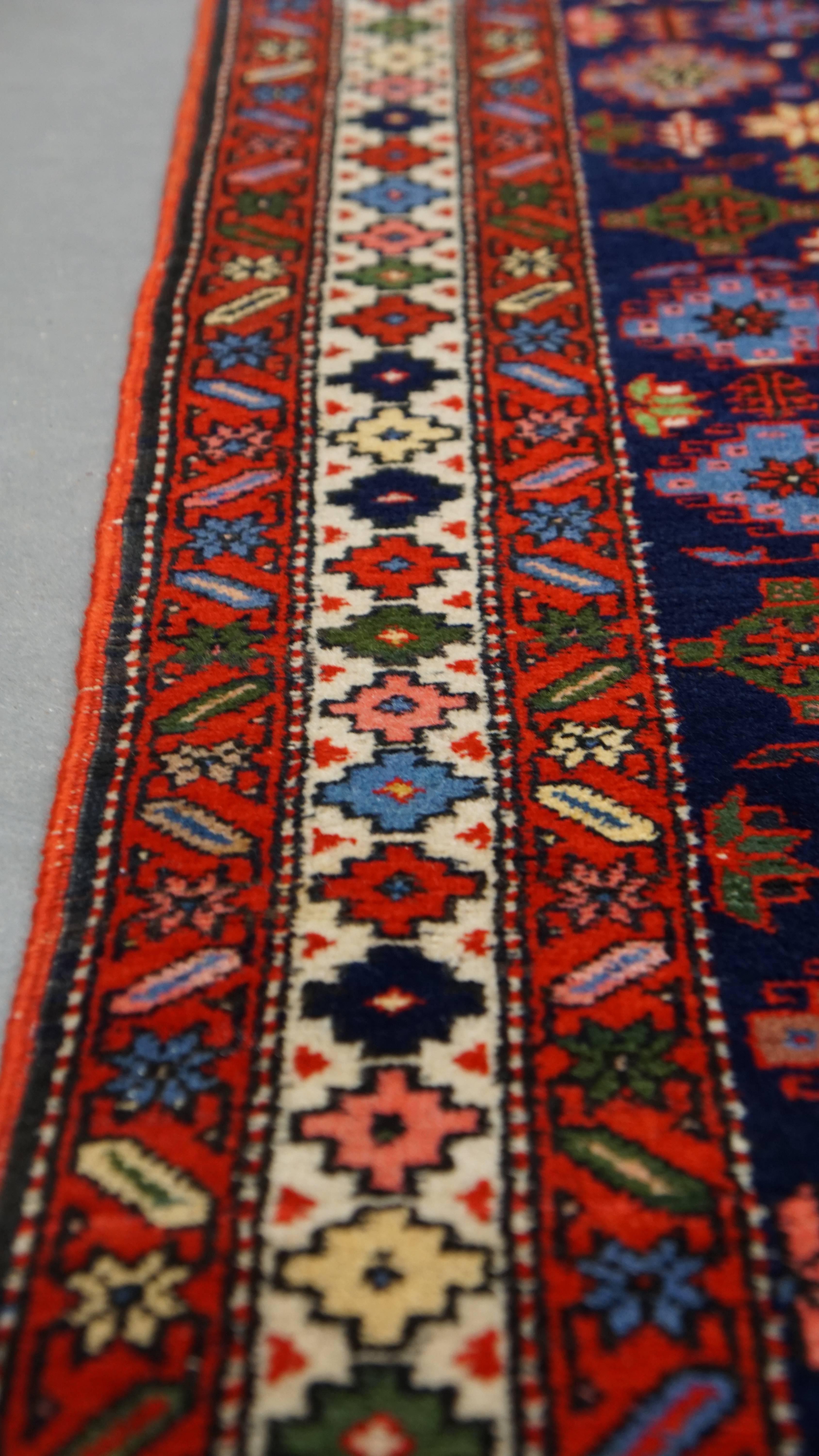 Classical Roman Subtle Colorful Rug with Beautiful Patterns – 124x74cm For Sale