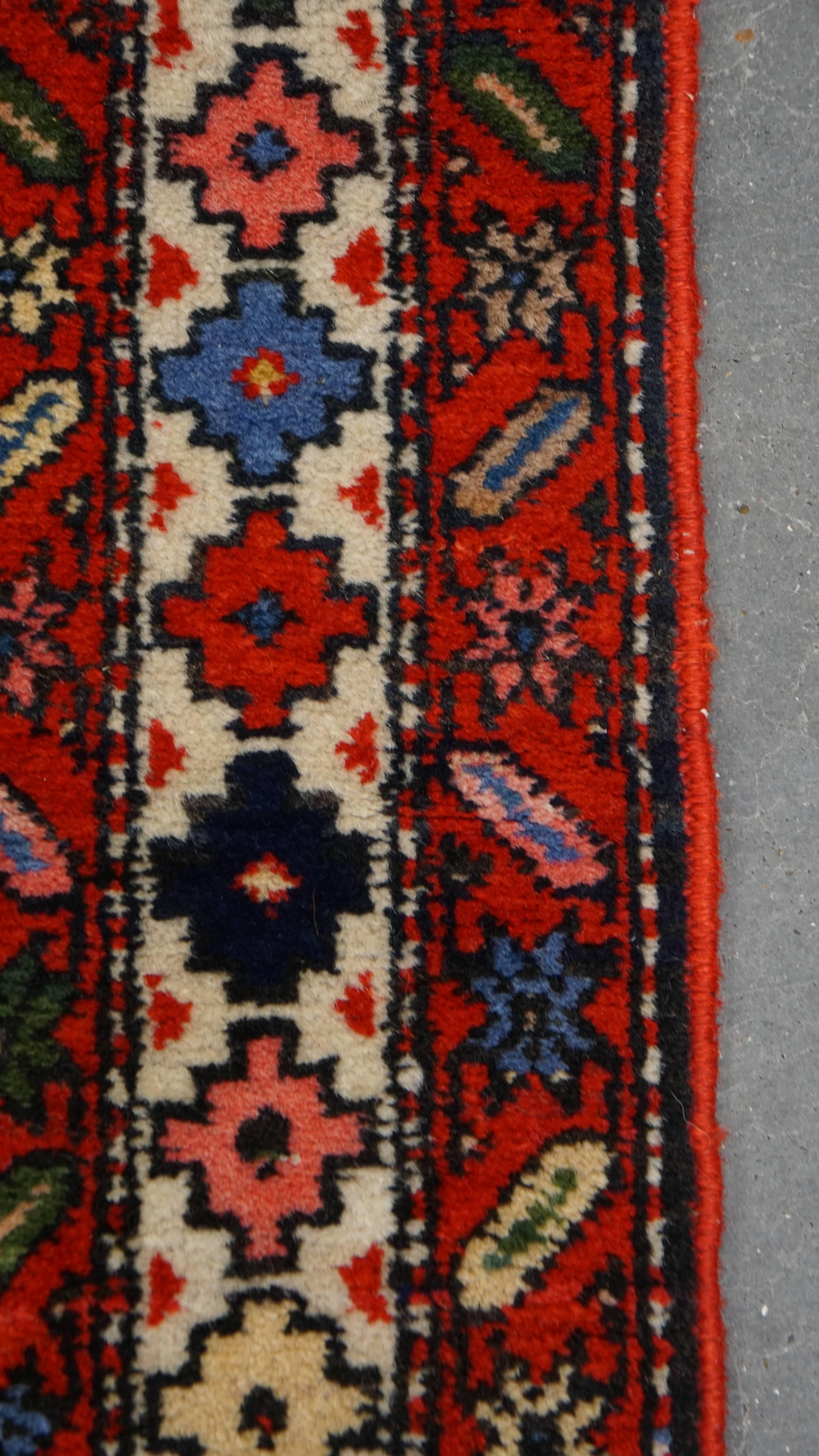Subtle Colorful Rug with Beautiful Patterns – 124x74cm In Good Condition For Sale In Harderwijk, NL