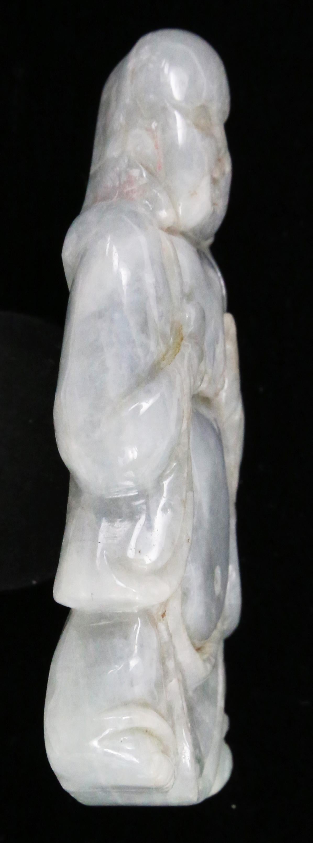 Antiker Buddha aus geschnitzter antiker Jadeit-Jade, feiner Nachlass- Fund, subtiler grüner Jadeit (Cabochon) im Angebot