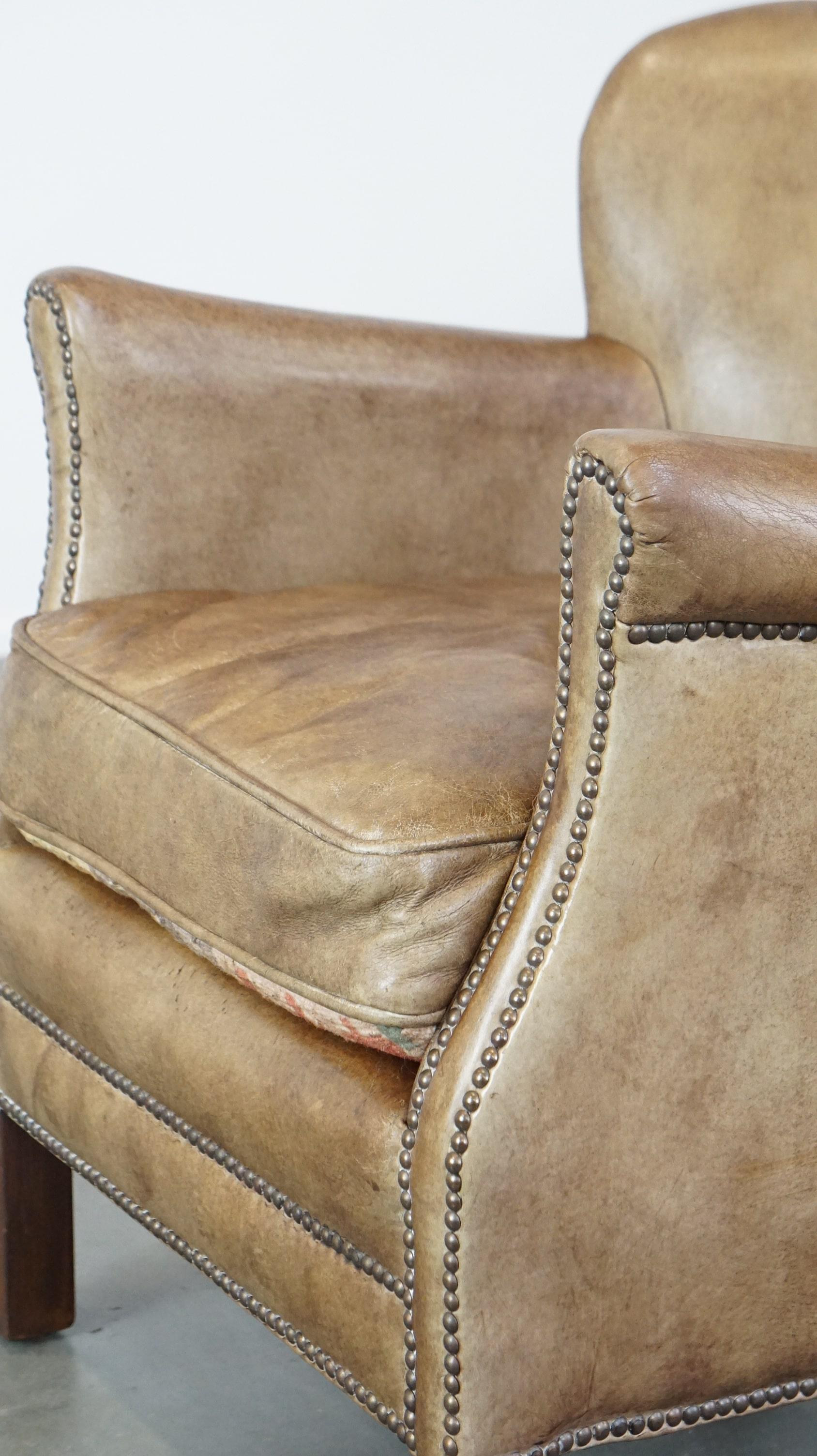 Fauteuil en cuir subtil avec un coussin d'assise réversible en kilim en vente 4