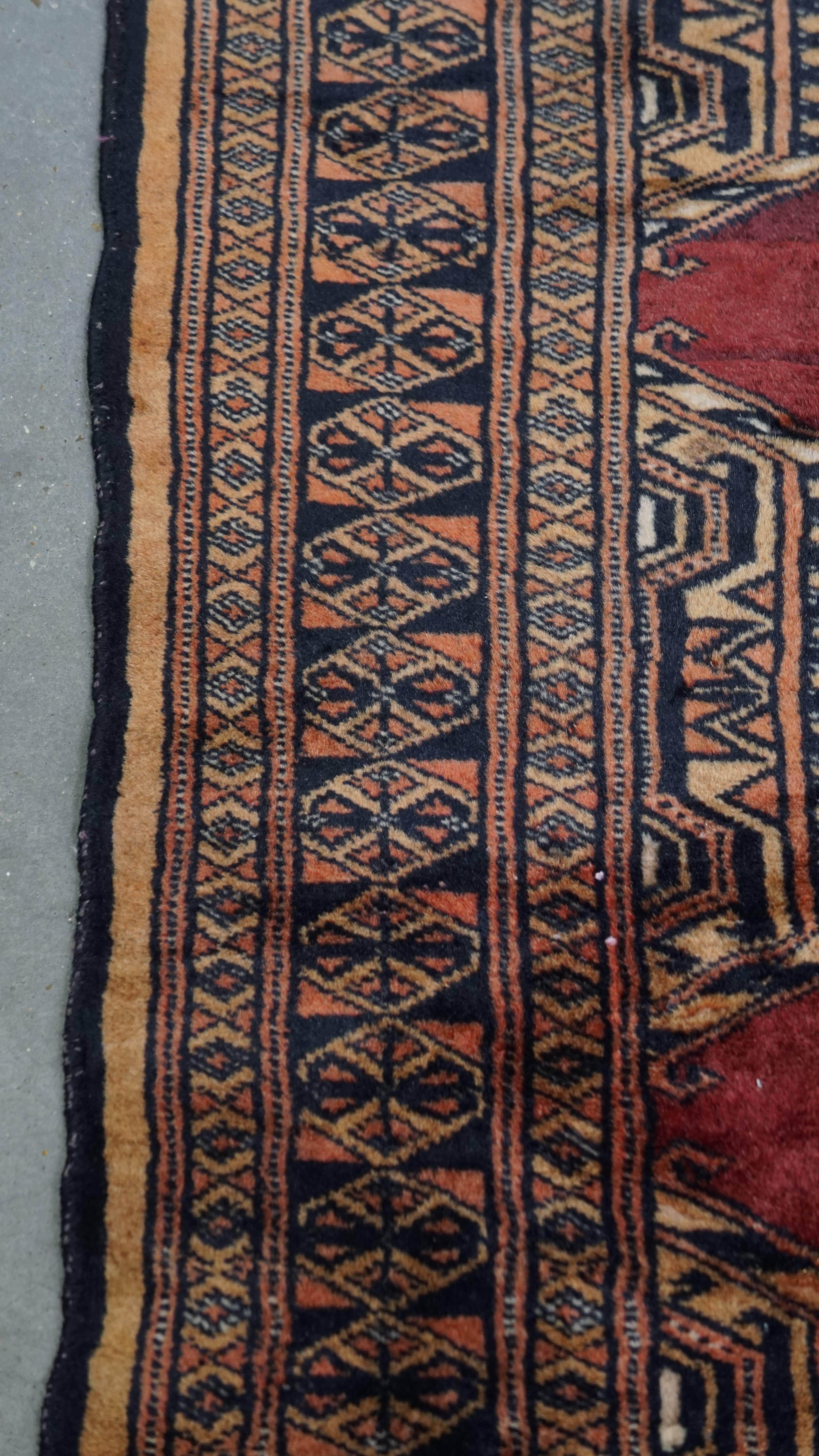 Classical Roman Subtle Oriental Runner / Hallway Rug 190x62cm For Sale