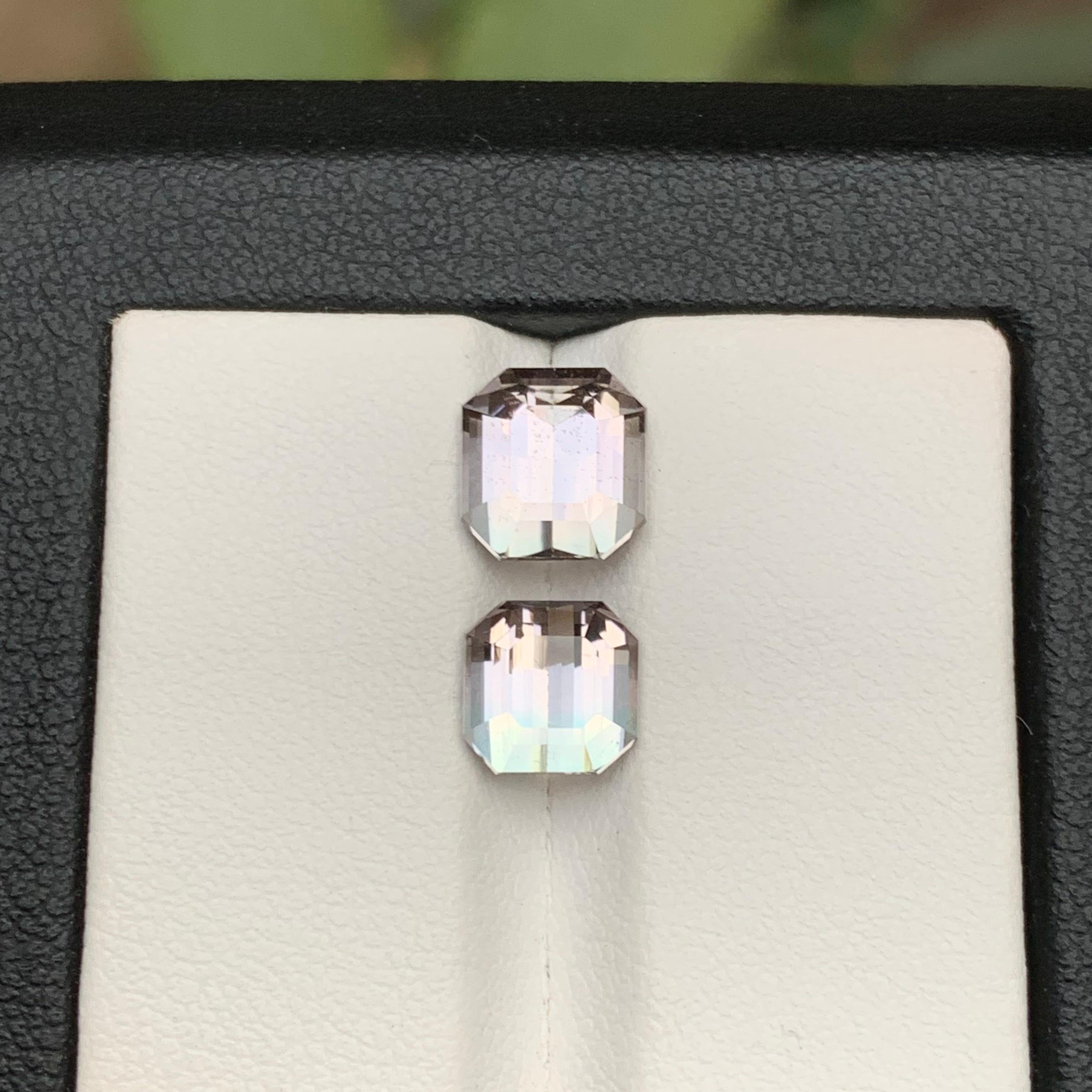 Pierres précieuses non serties de 4,35 carats, tourmaline naturelle bicolore bleu pêche verdâtre en vente 1