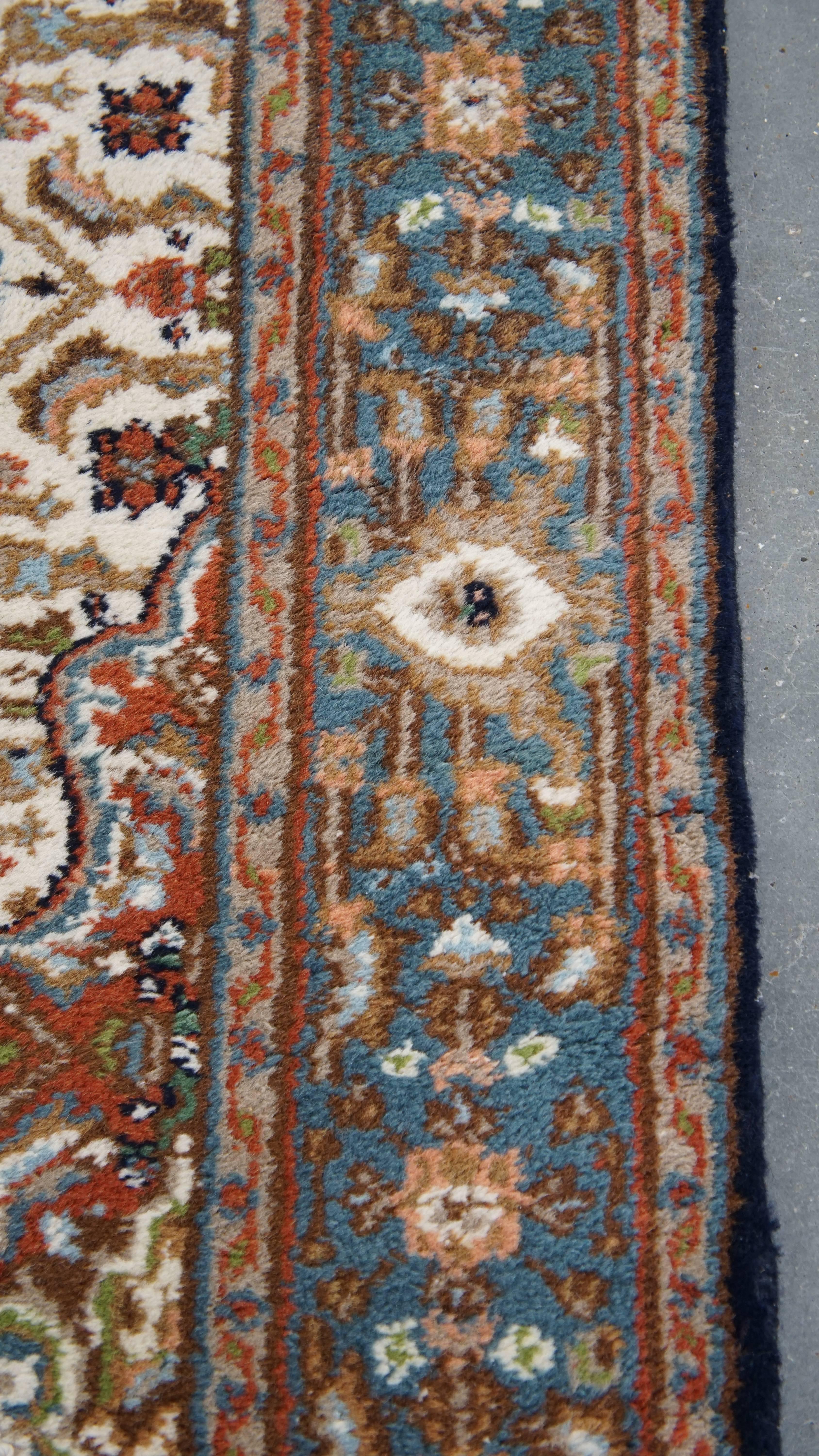 Subtiler Teppich mit schönen hellen Farben - 178x96 cm (Baumwolle) im Angebot