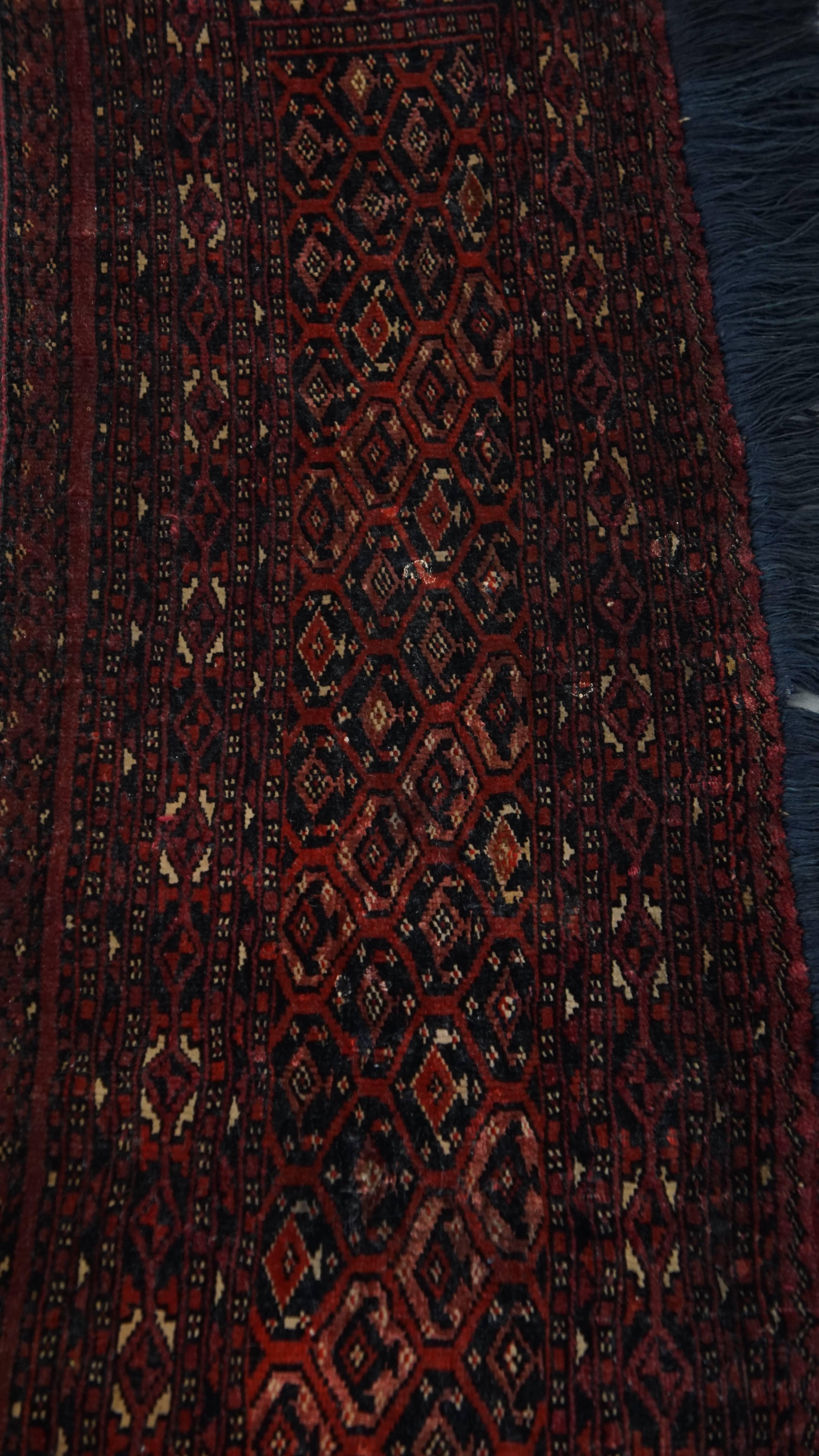 Runner sottile con predominanza di rosso bordeaux - 138x39cm In condizioni buone in vendita a Harderwijk, NL