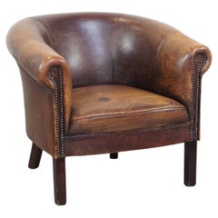 Vintage Subtle sheepskin club chair with a robust appearance