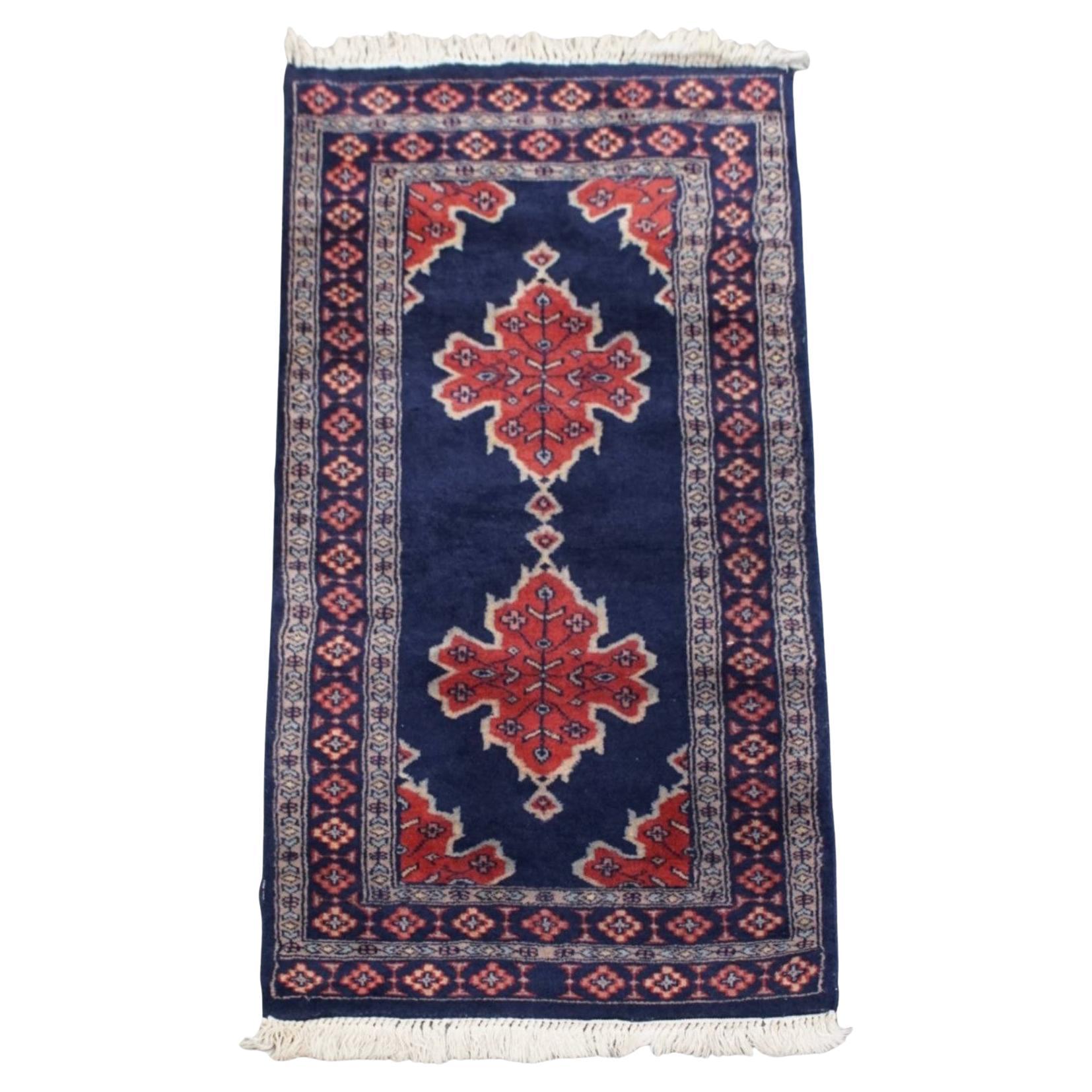 Subtle Wool Rug in Dark Blue – 139x66 cm