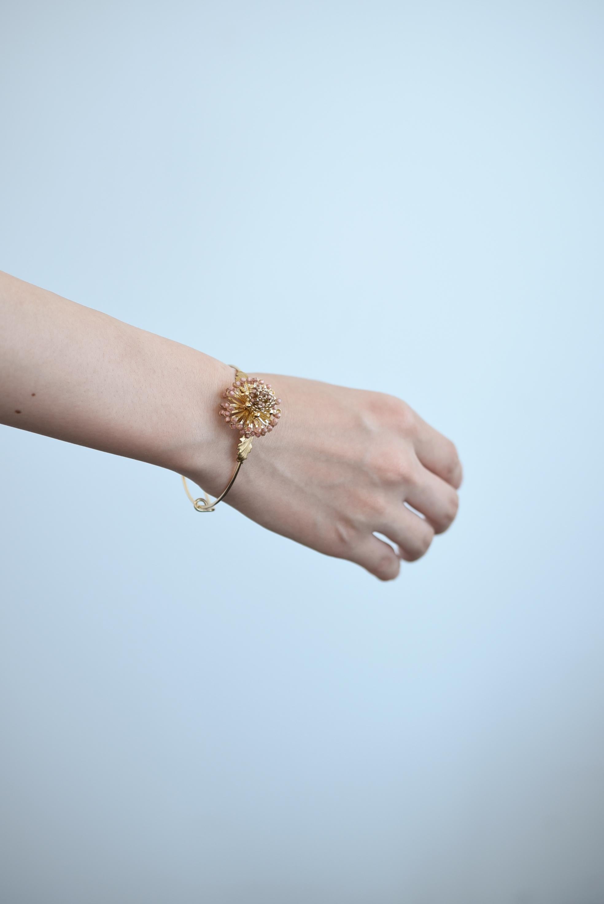 Bracelet jonc sucabiosa (coral) / bijoux vintage, perles vintage Pour femmes en vente