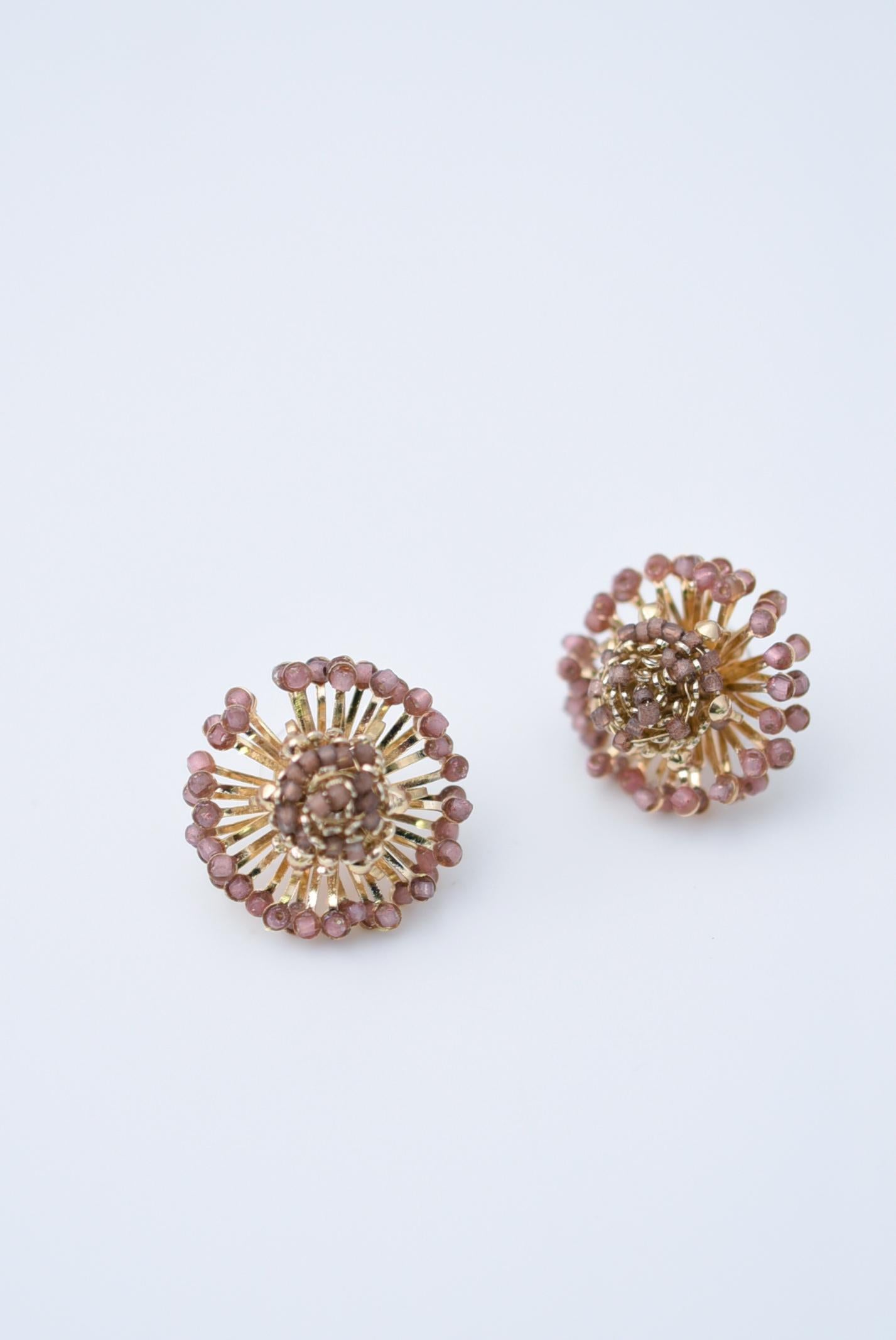 sucabiosa earing (coral) / Vintage-Schmuck, Vintage-Perlen, Vintage-Armreif (Kunsthandwerker*in) im Angebot