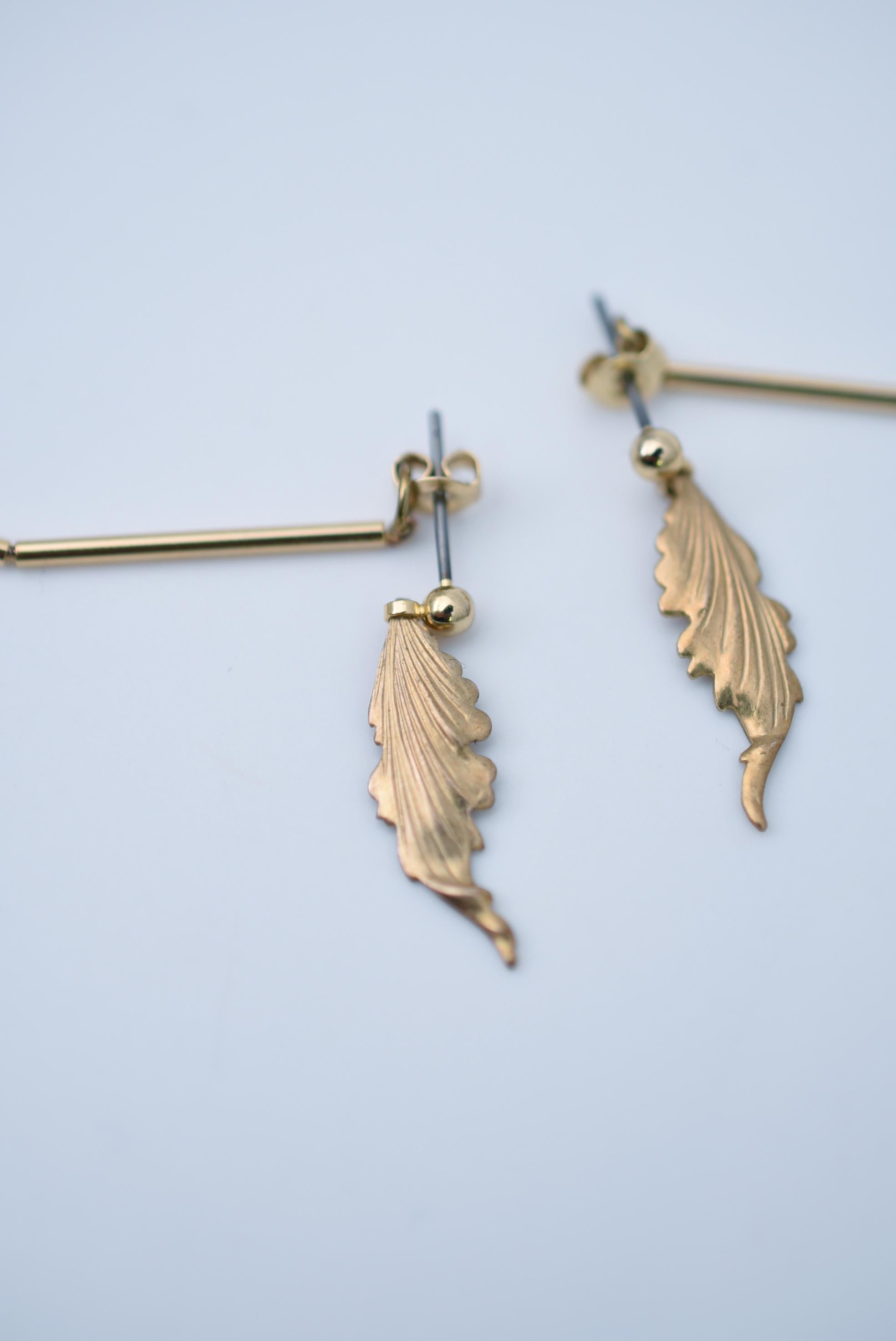 Women's or Men's sucabiosa leaf earring / vintage jewelry , vintage pearl For Sale