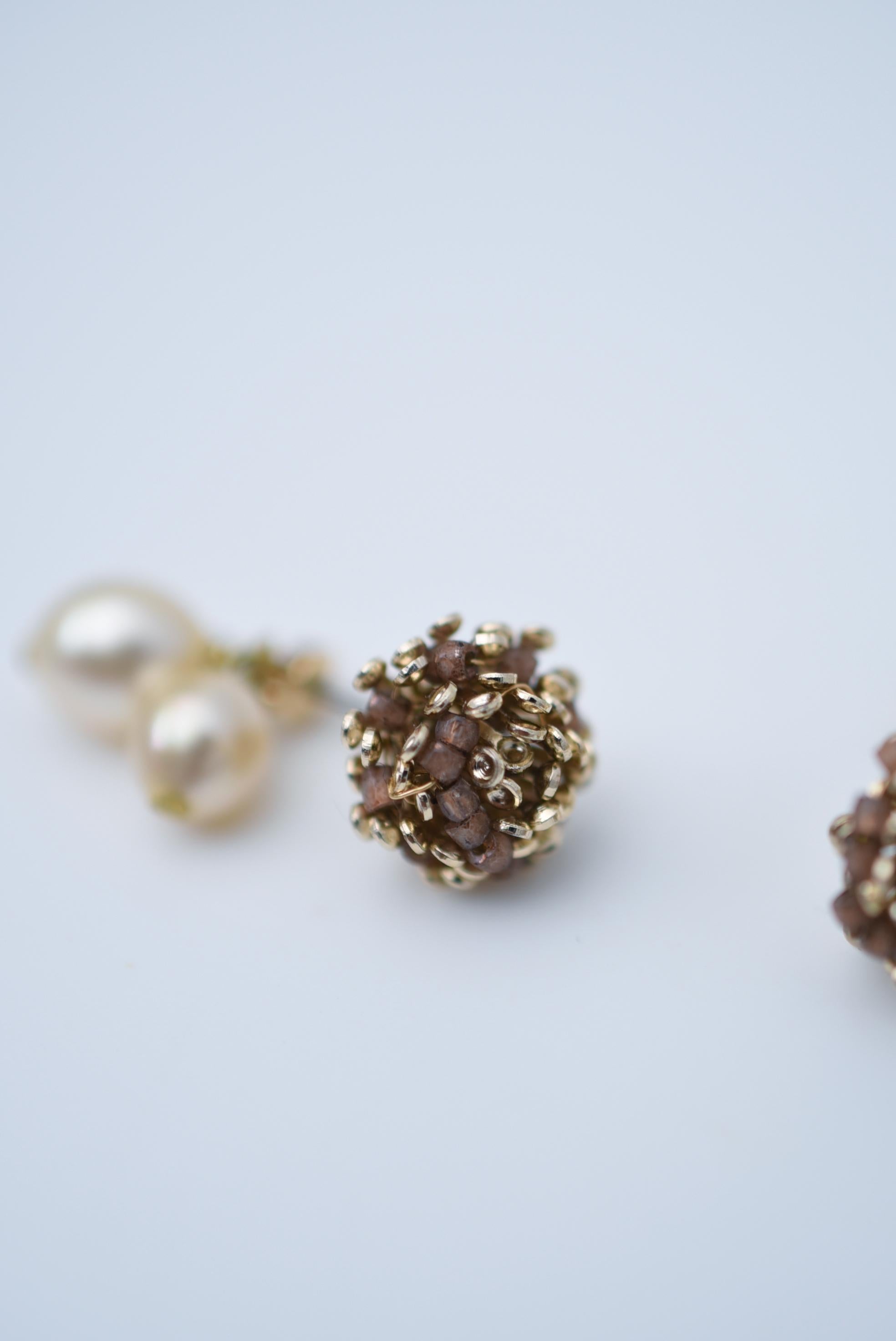 Artisan sucabiosa tsubomi earring / vintage jewelry , vintage pearl, plants jewelry For Sale
