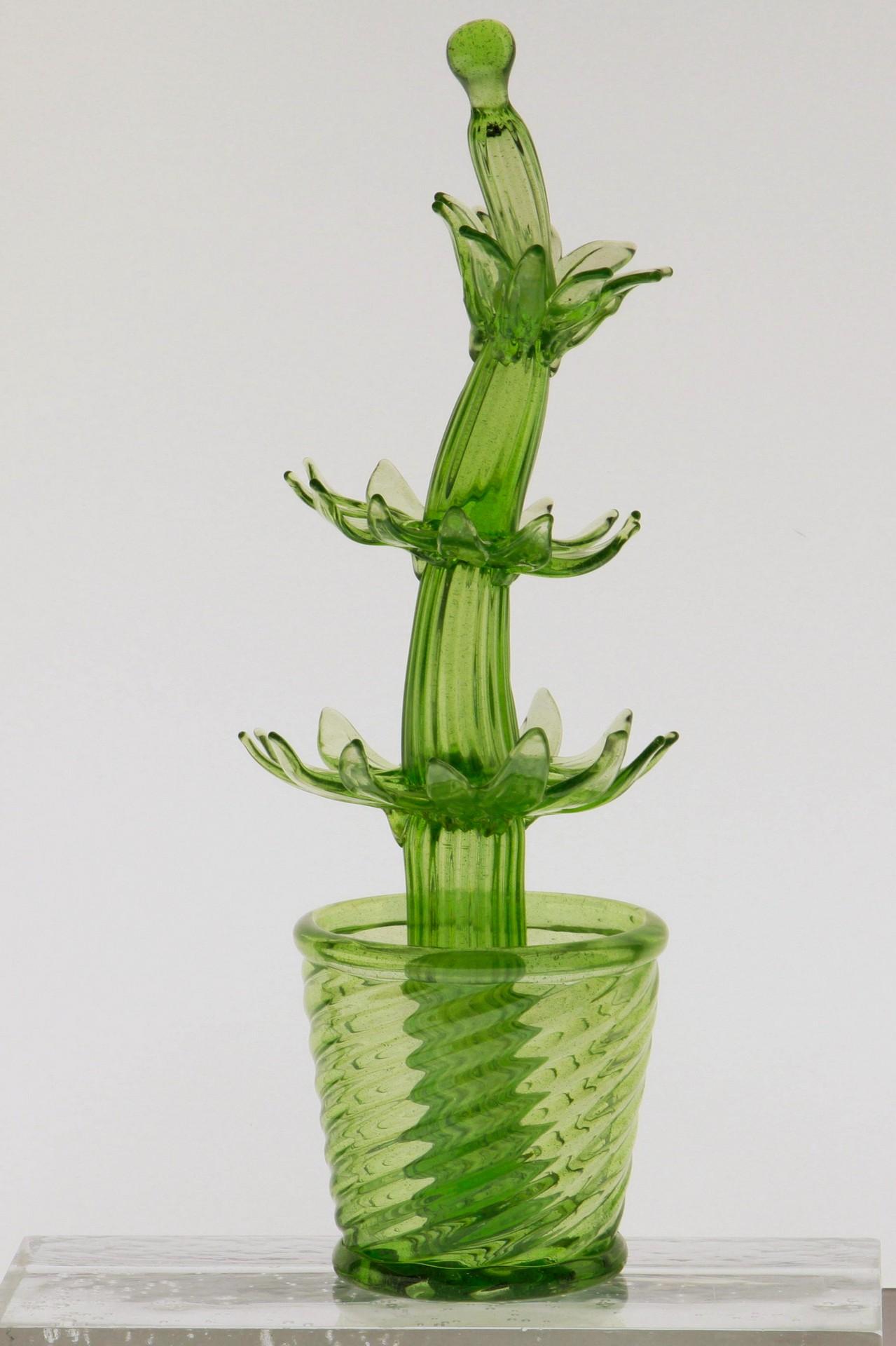 Elegant and decorative cactus plant in massiccio glass with staggered leaves. Green light puligoso.

Napoleone Martinuzzi designed a serie of these in the 1930s and produced under Venini, Zecchin, Seguso, Pauly and VAMSA Furnace. Young Barbini was