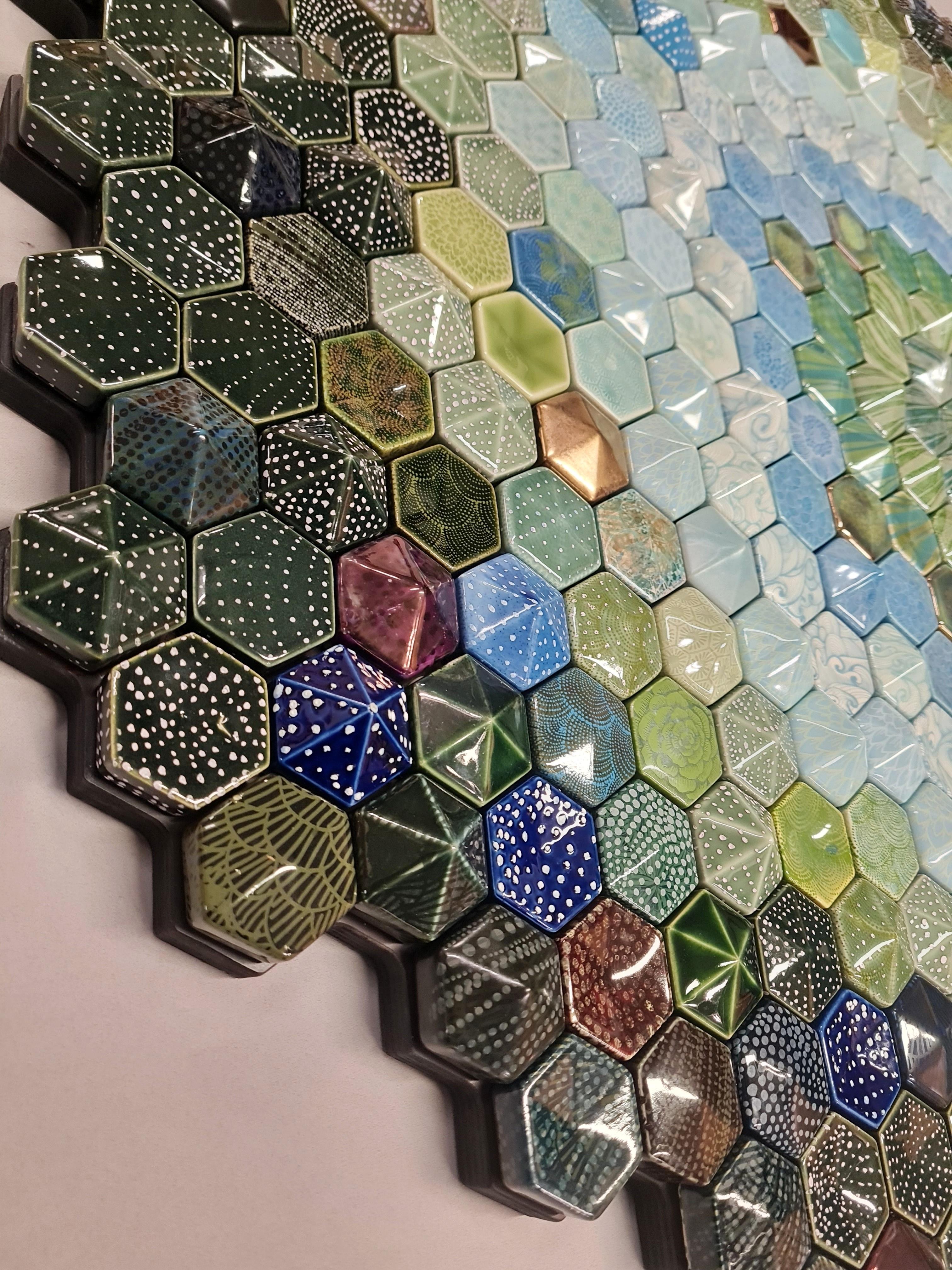 'Incontro improvviso sotto la pioggia', rilievo murale in ceramica unico nel suo genere, Heini Riitahuhta In condizioni buone in vendita a Helsinki, FI