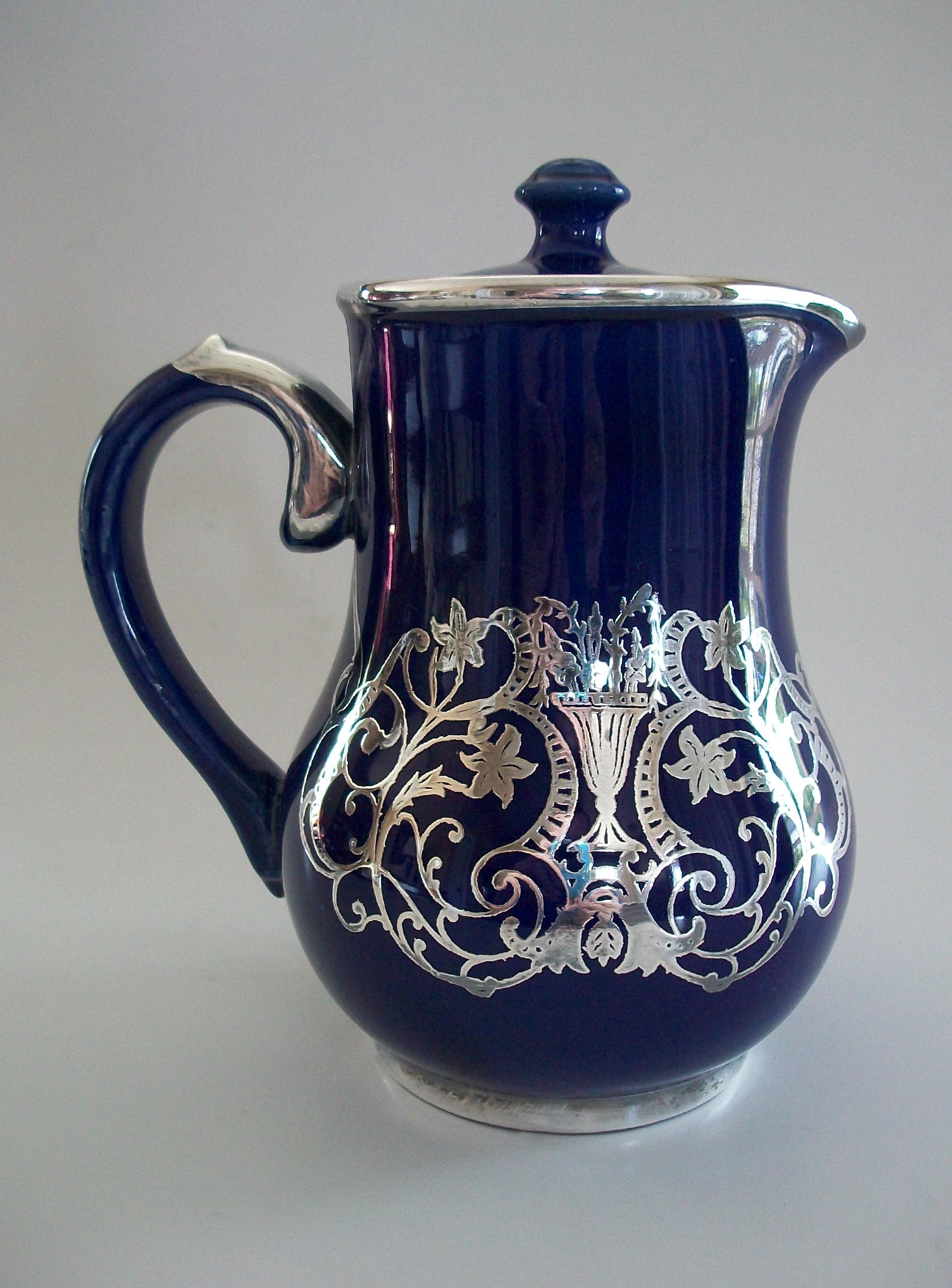 SUDLOW'S - Kobaltblau glasierte Keramik & Silberauflage Teeservice - UK - CIRCA 1920 (Handgefertigt) im Angebot