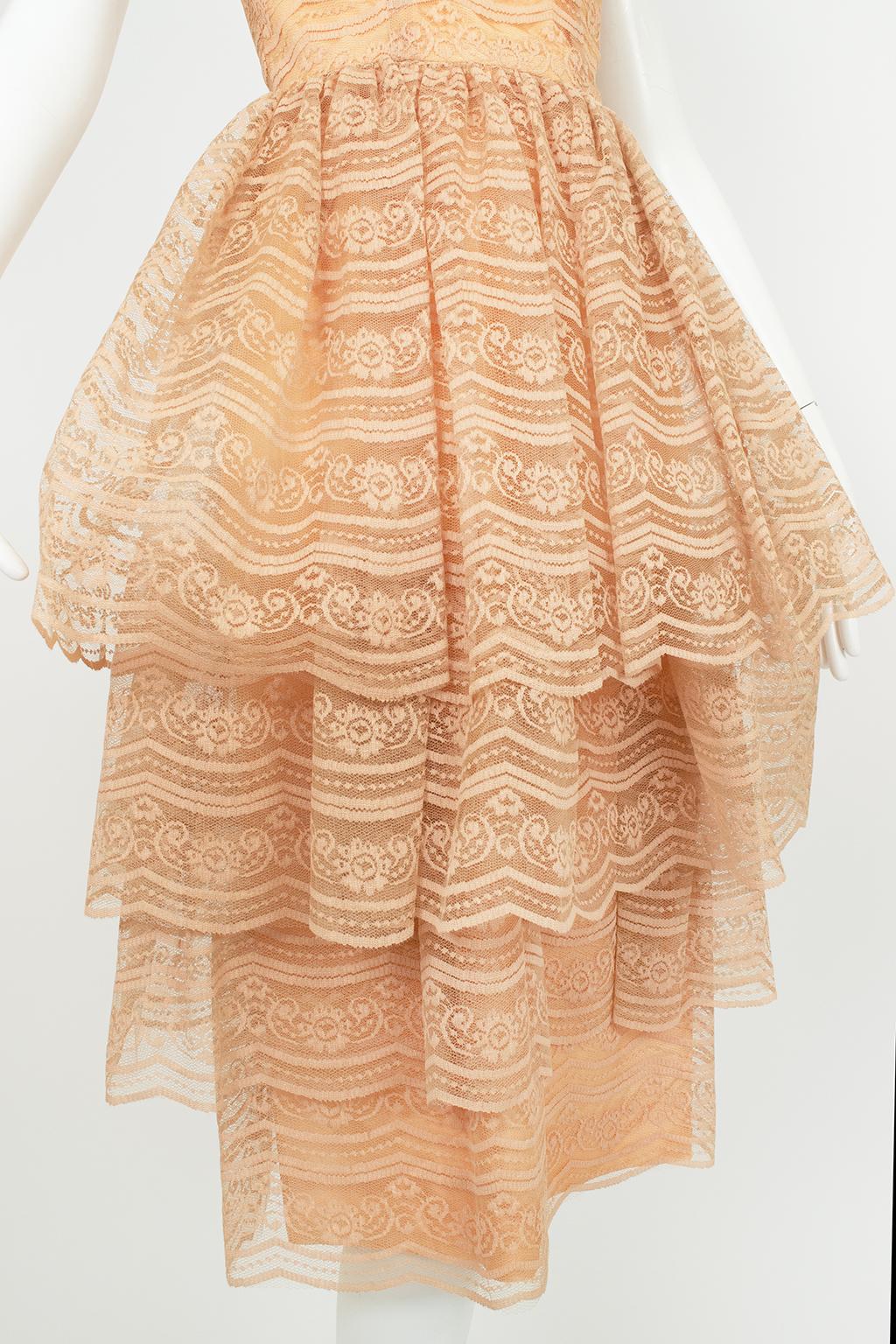 Vestido de cóctel con falda de embudo de encaje nude - XS, años 60 en venta 3