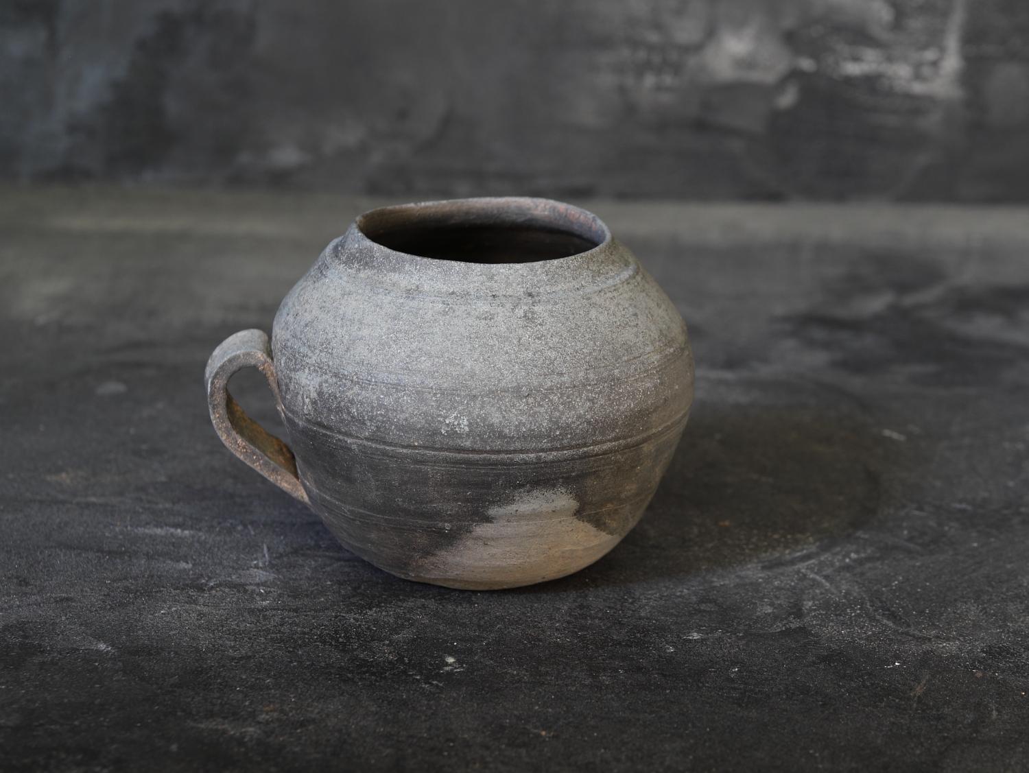 Wildlederware/Antike japanische Vase/4.-8. Jahrhundert/Wabi-sabi (Töpferwaren) im Angebot