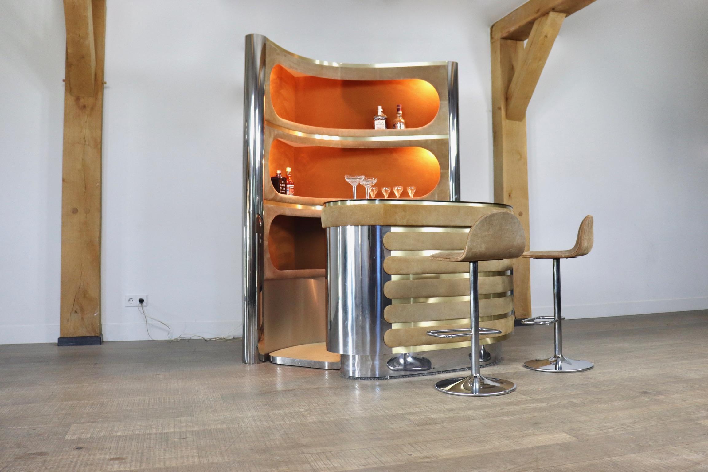 Suede and Chrome Dry Bar with Barstools by Willy Rizzo, 1970s In Good Condition In ABCOUDE, UT