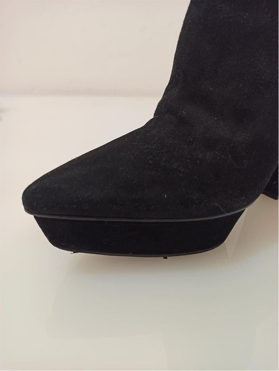Prada Suede ankle boots size 38 In Excellent Condition For Sale In Gazzaniga (BG), IT
