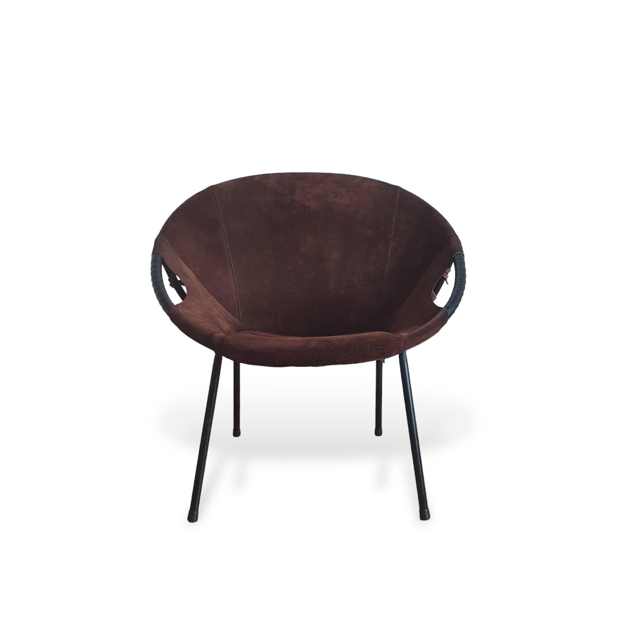 Balloon chair by Lusch Erzeugnis, produced in Germany in the 1960s, by Lusch & Co.
Seat with suede covering mounted on a steel frame, nicely interwoven at the back.
Comfortable and enveloping, this lounge chair will be your best friend in the living