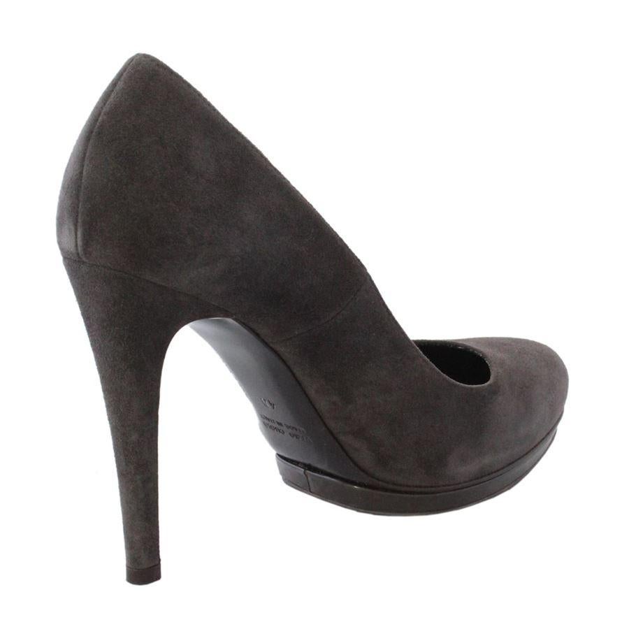Buckskin leather Grey color Heel height cm 12 (4.72 inches) Original price euro 280
