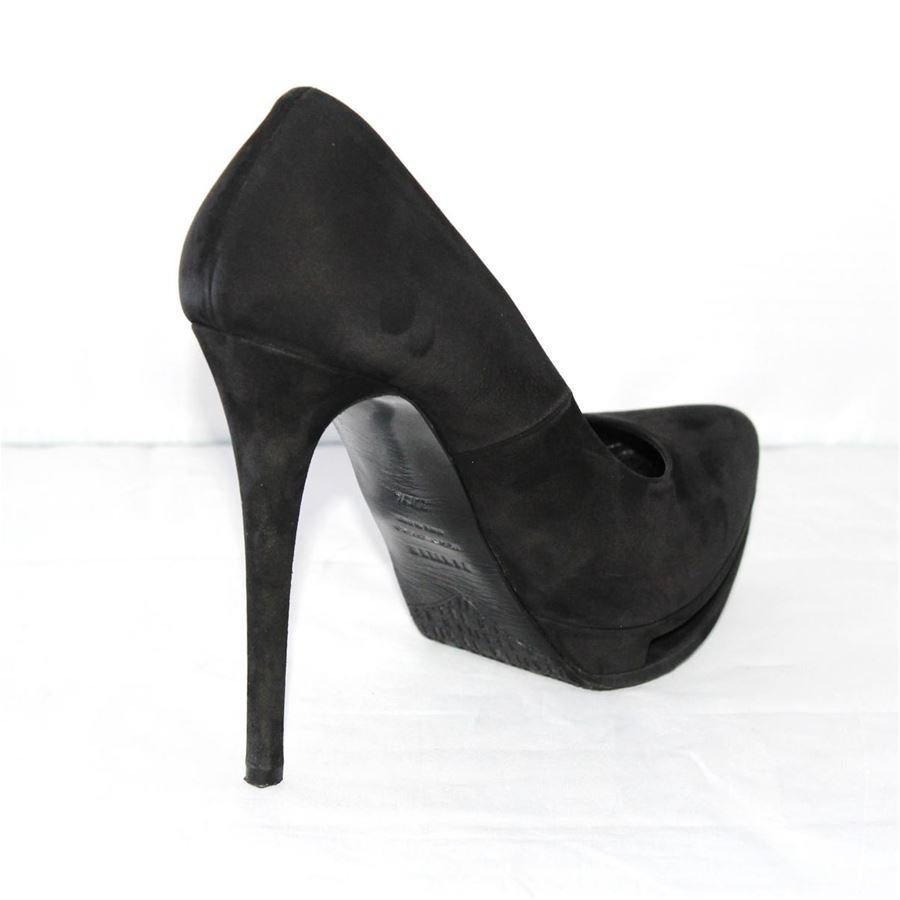 Suede Black color Heel height cm 13 (5.11 inches) Plaetau cm 2 (078 inches)
