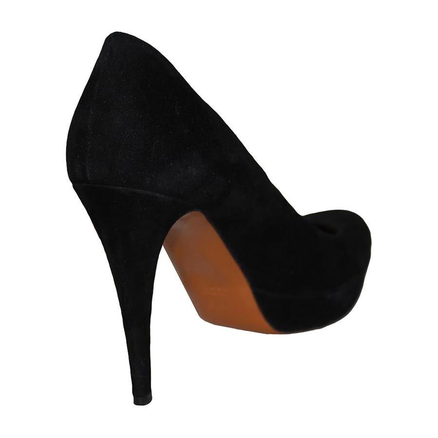 Suede Black color Heel height cm 11 (4.33 inches) Plateau height cm 2 (0.78 inches) Presence of little scratches see pictures
