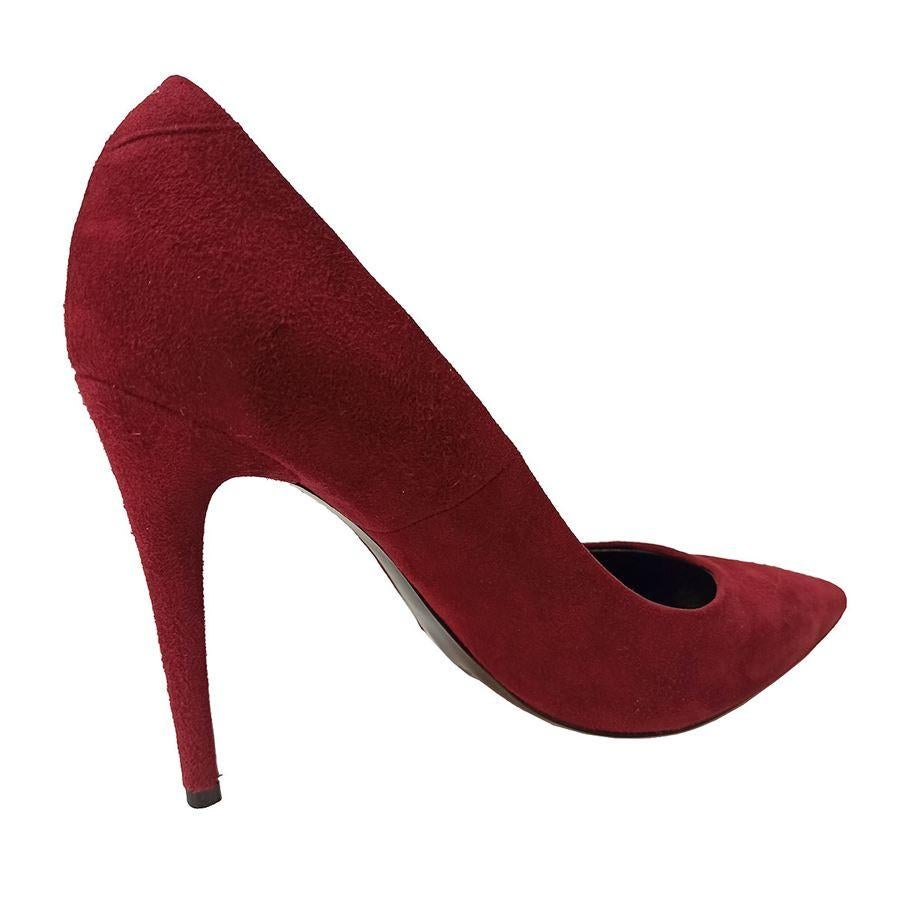 Suede Ruby red color Heel height cm 11 (4.33 inches)
