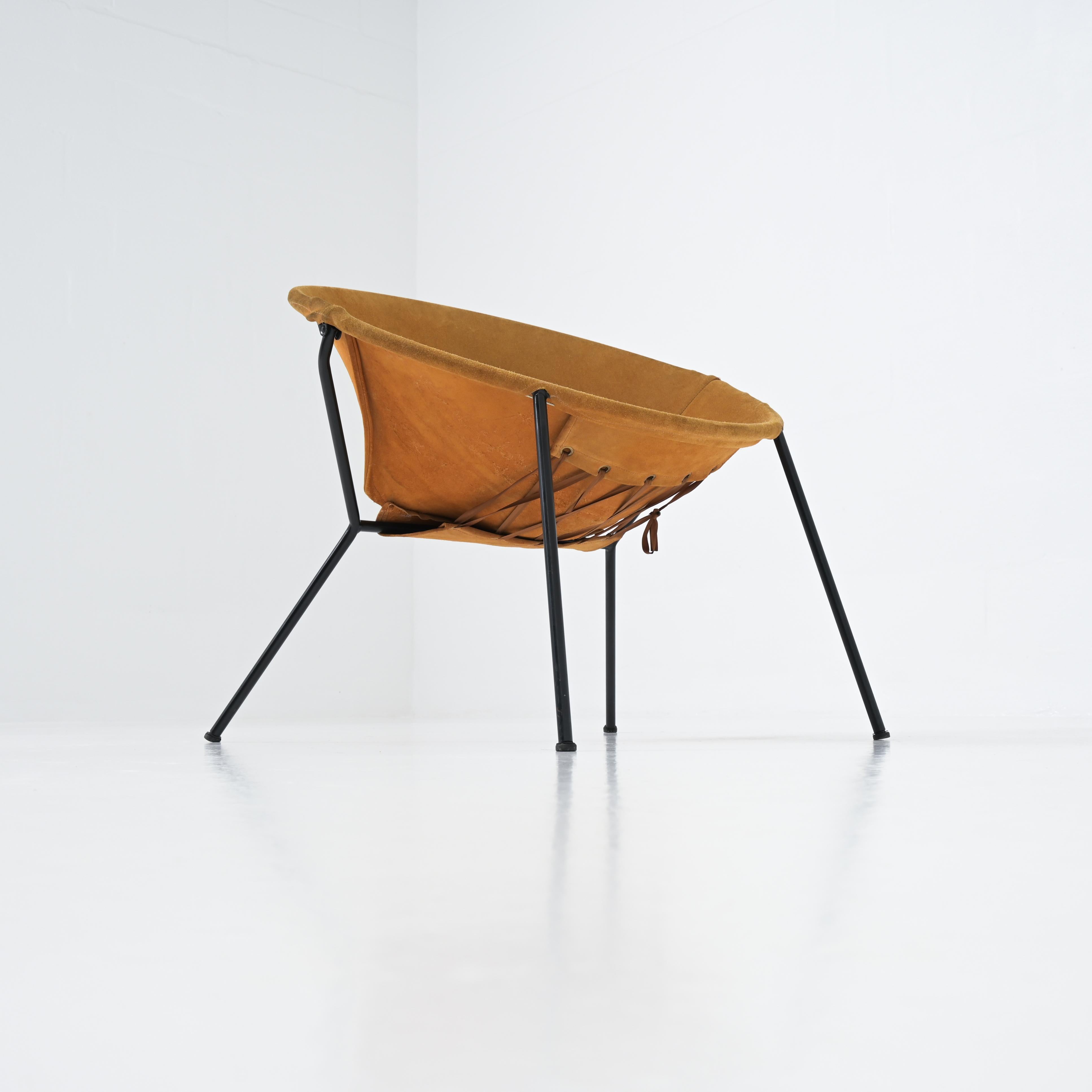 Chaise boule pliante en daim de Hans Olsen pour Lea en vente 3