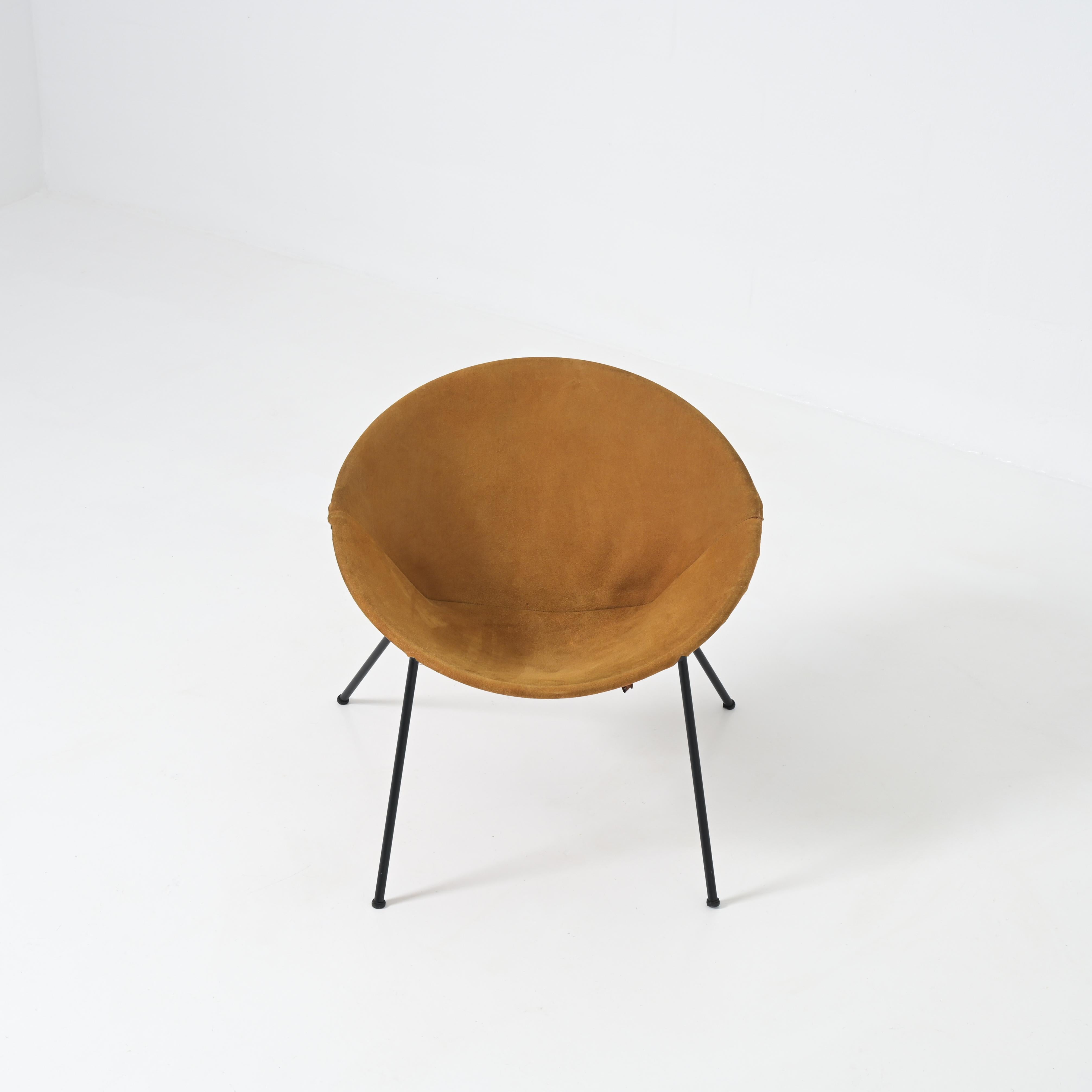 Allemand Chaise boule pliante en daim de Hans Olsen pour Lea en vente