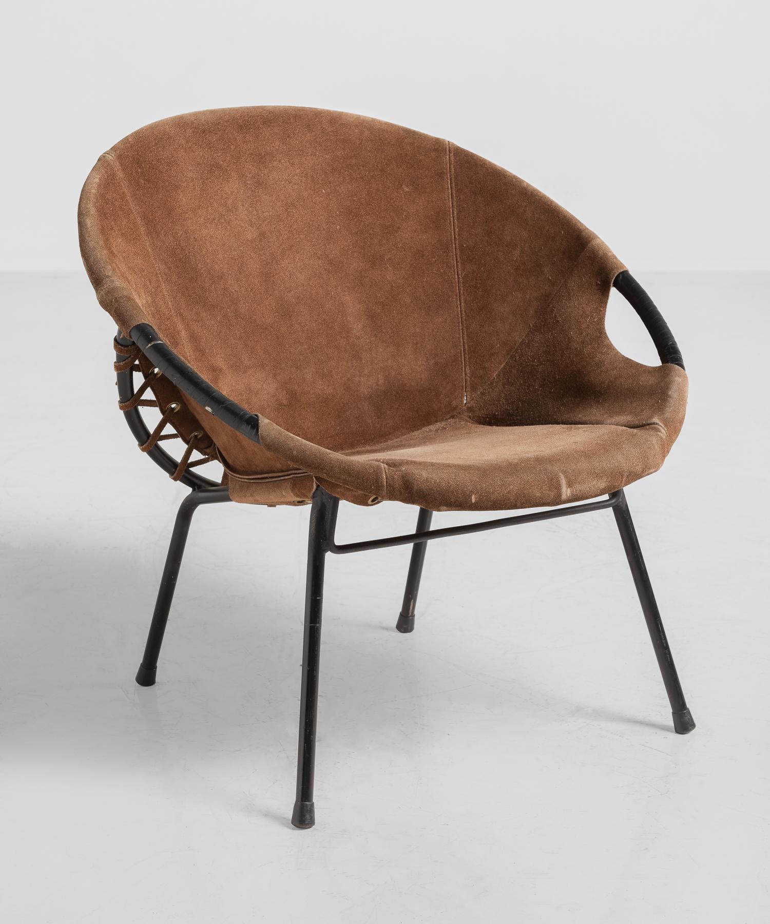 Suede hoop chair, Germany, circa 1950.

Tubular metal frame with original brown suede leather seat.