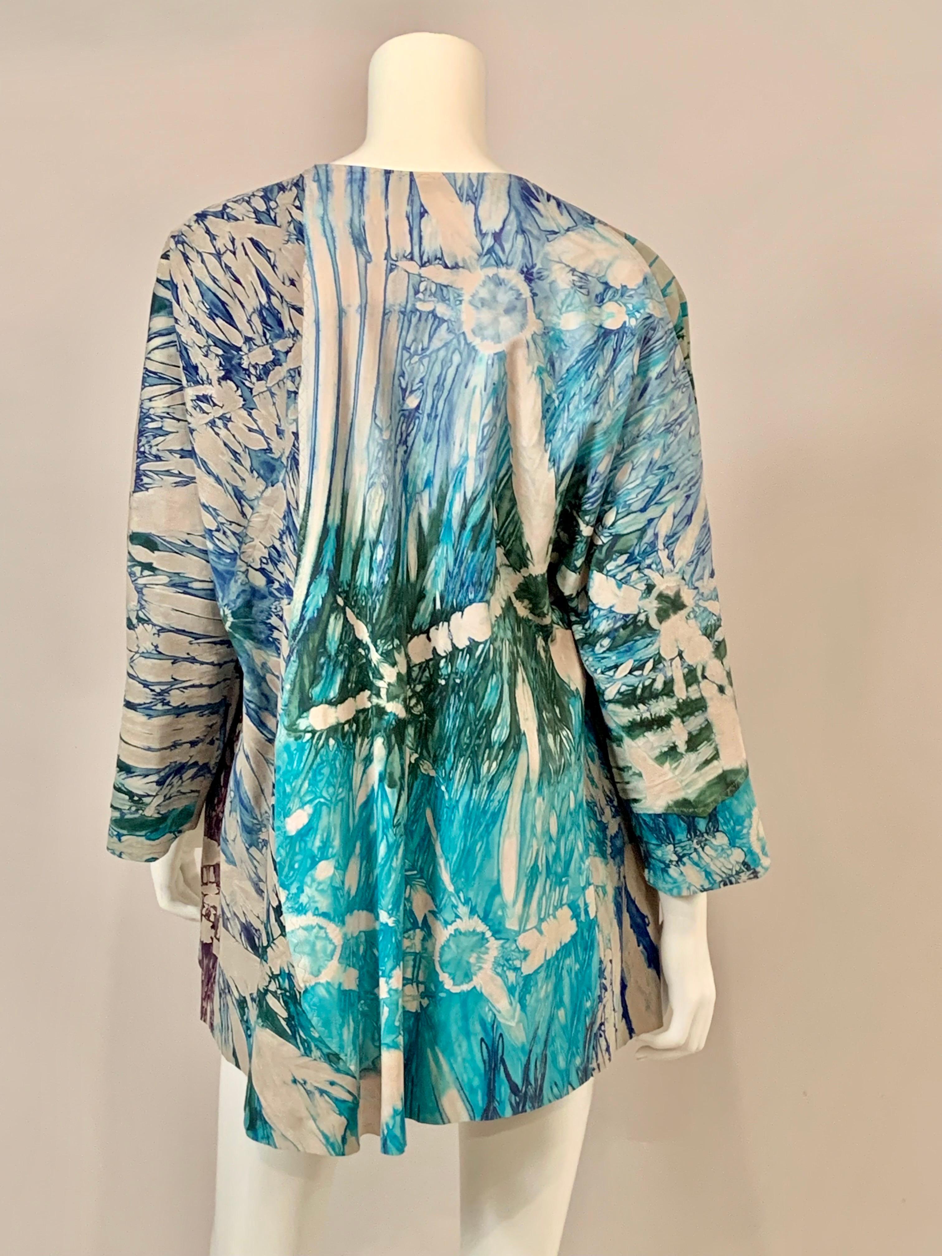 Veste en daim teintée dans des tons de bleu vert et violet en vente 2