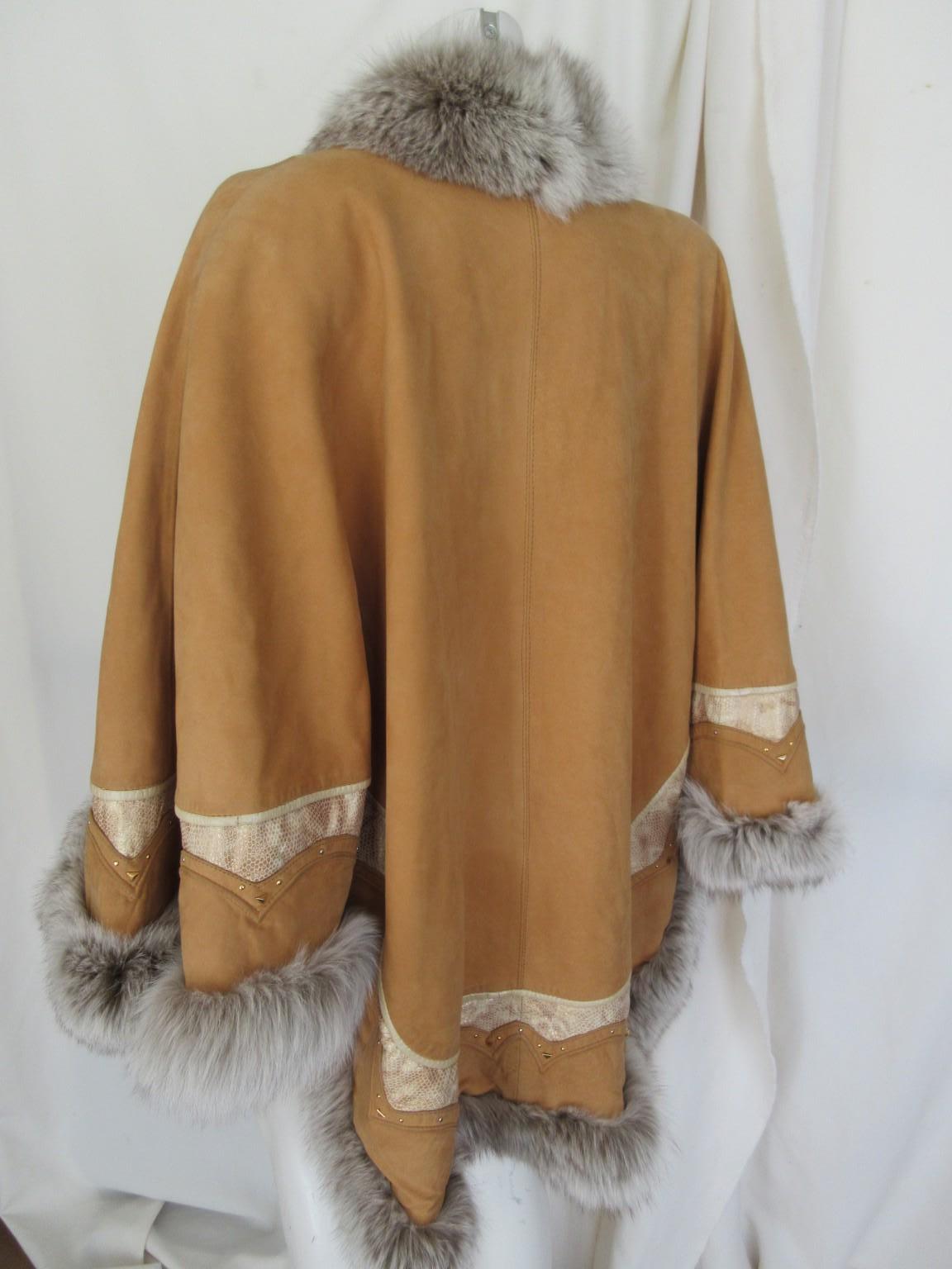 Cape Swing en daim, cuir et fourrure de renard Unisexe en vente