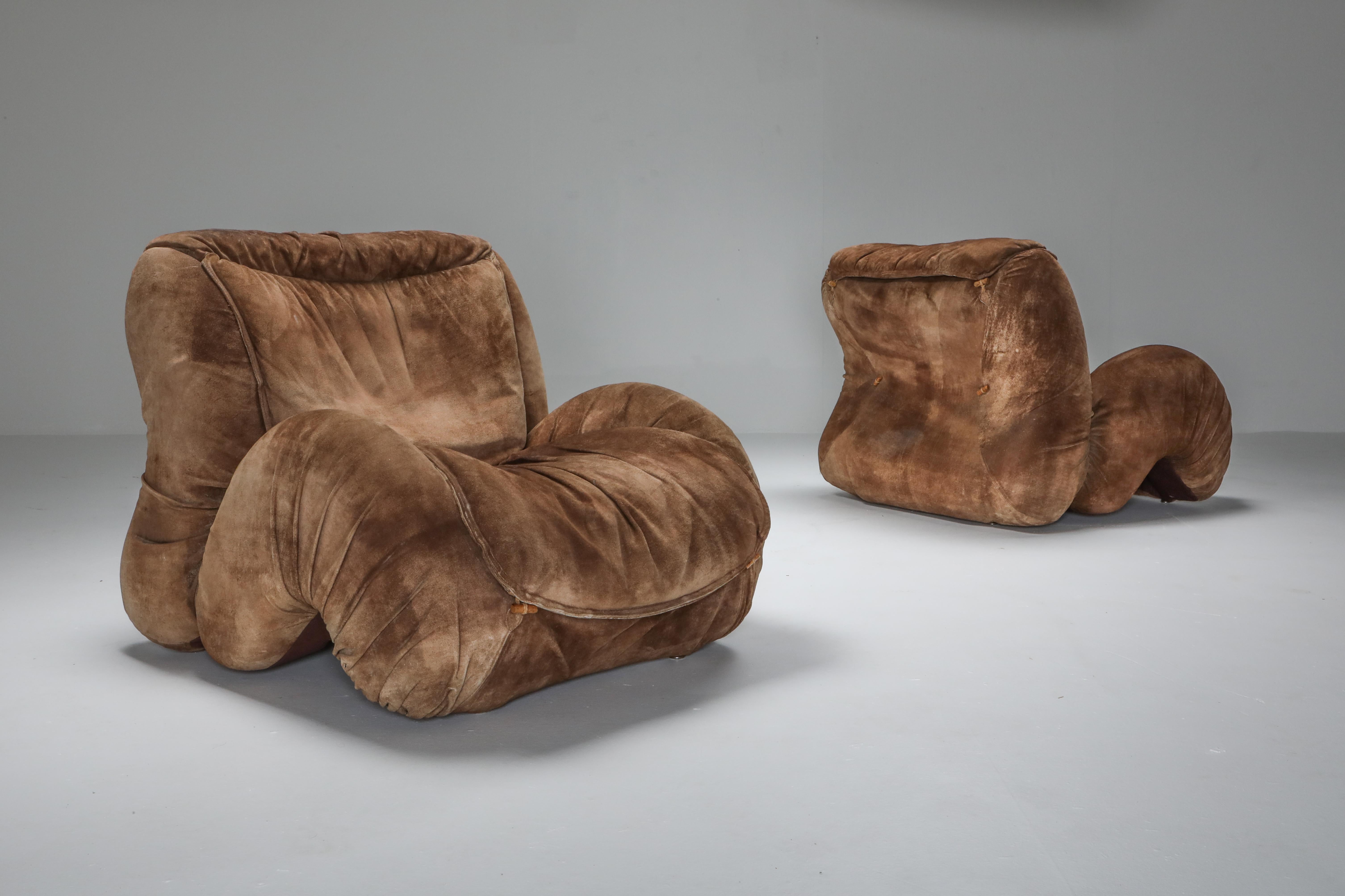 Suede Pair of Lounge Chairs 1970s Italy In Good Condition In Antwerp, BE