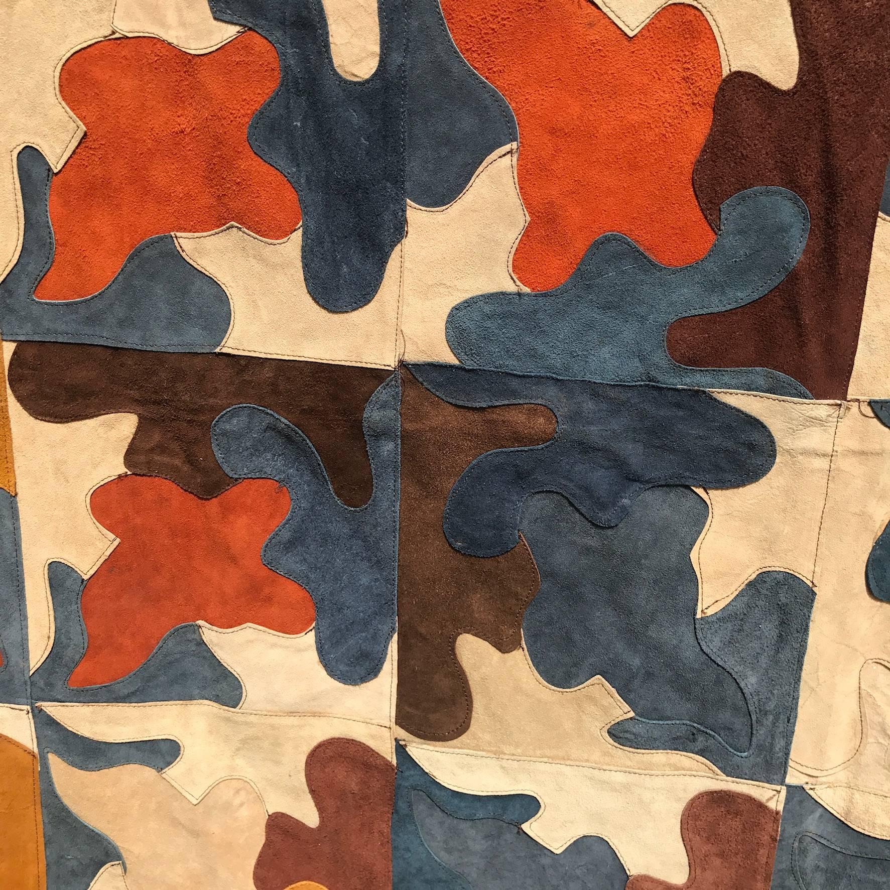 Suede Rug In Excellent Condition For Sale In High Point, NC