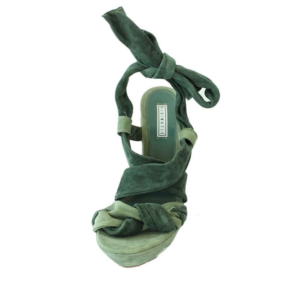 Suede Green color Ankle laces Heel height cm 13 (5.11 inches) Plateau height cm 35 (1.37 inches)
