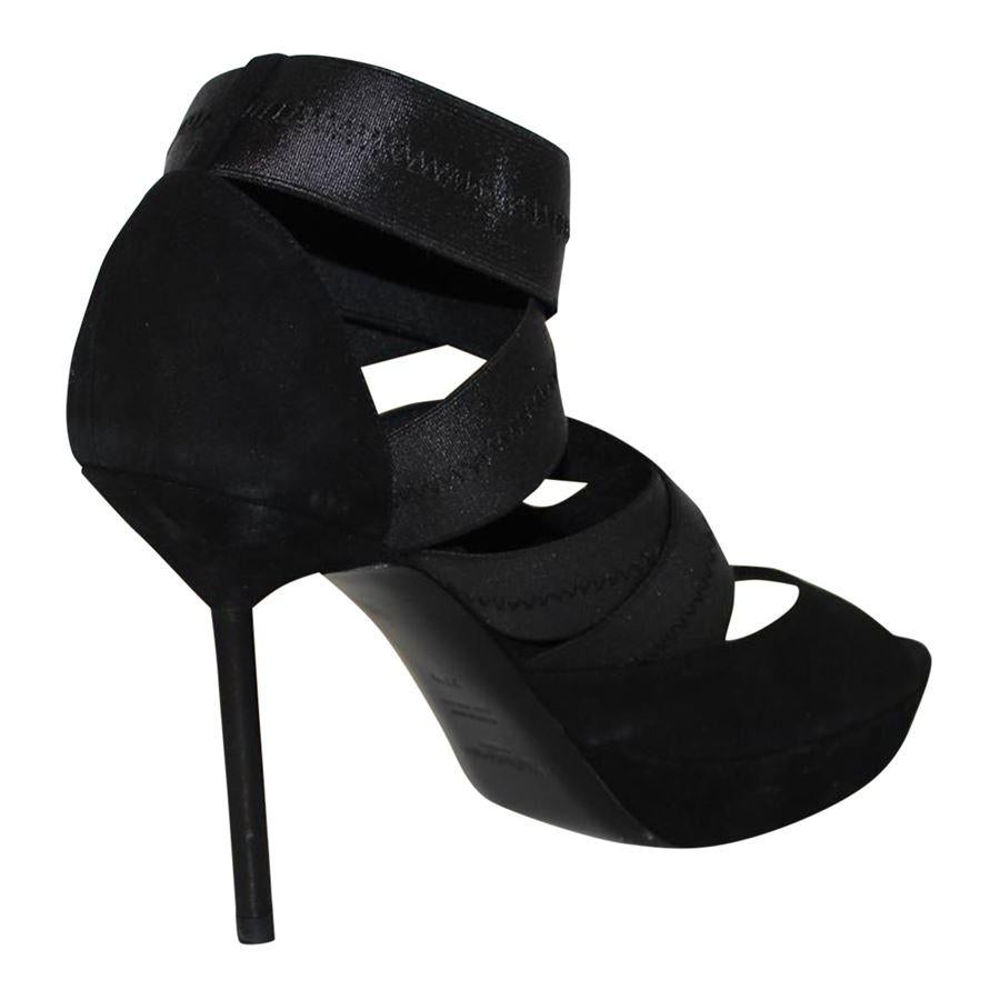 Suede Black color Elastic ankle closure Heel height cm 10 (3.93 inches) Plateau height cm 2 (0.78 inches)
