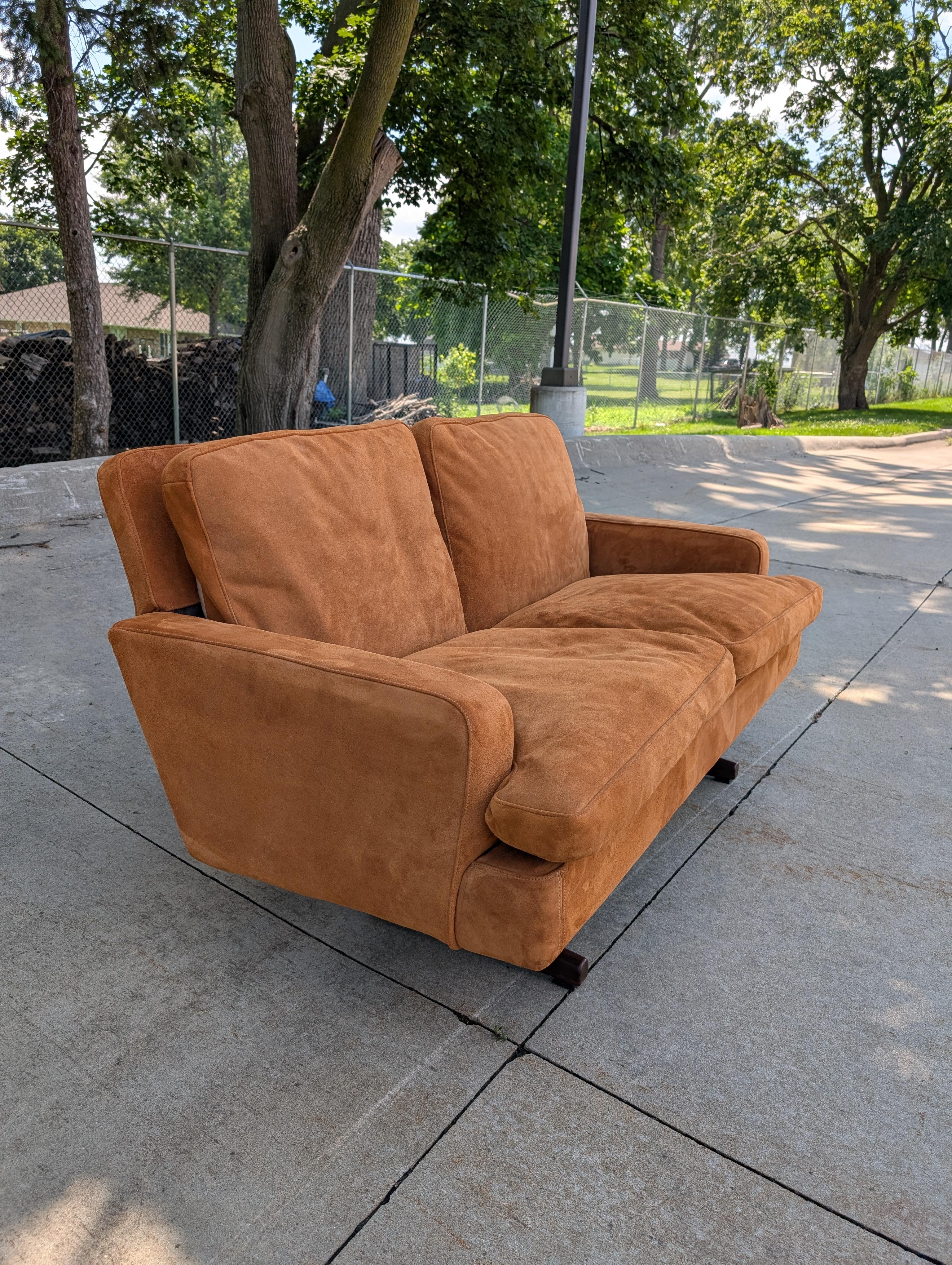Wildledersofa von Fredrik Kayser für Vatne Mobler, Norwegen im Angebot 2
