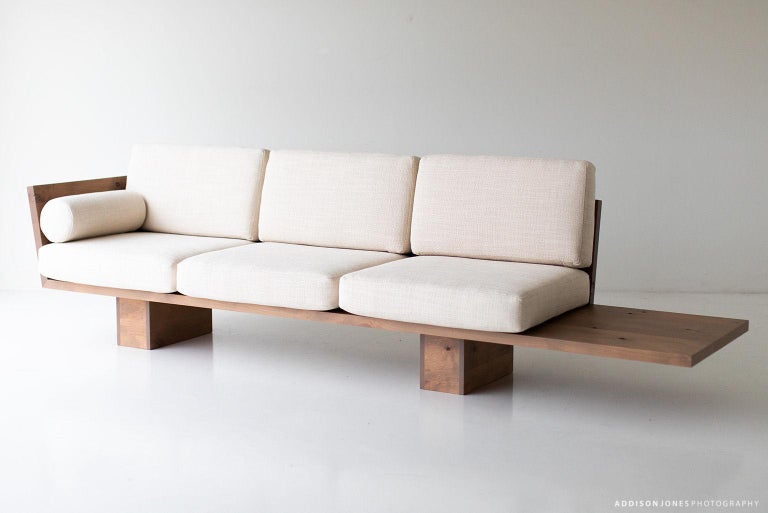Suelo Modernes Holz-Sofa im Angebot bei 1stDibs | sofa auf holzplatte,  couch auf holzplatte, bequemes gepolstertes sitzmöbel mit seitenlehnen