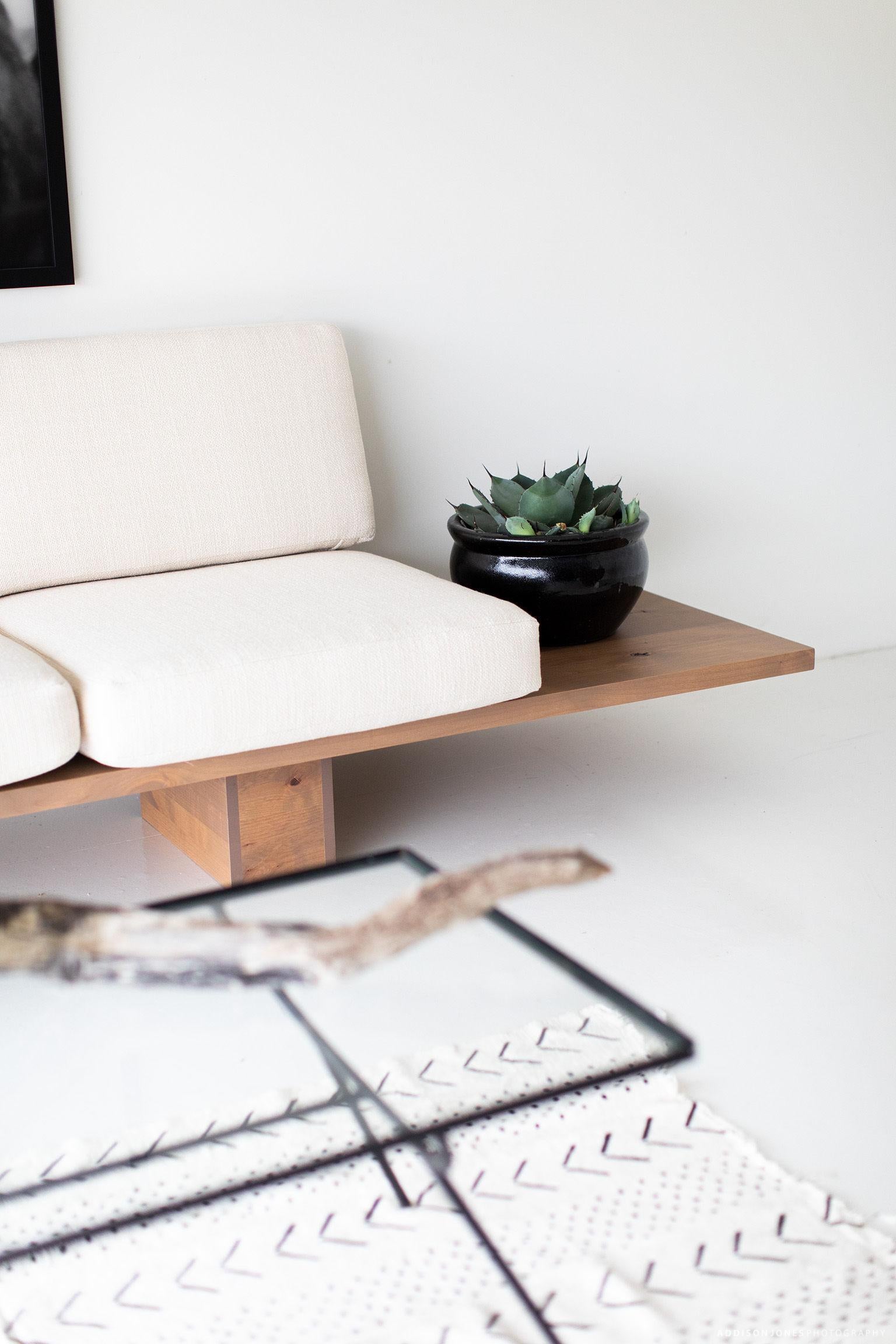 Suelo Modernes Holz-Sofa im Zustand „Neu“ im Angebot in Oak Harbor, OH