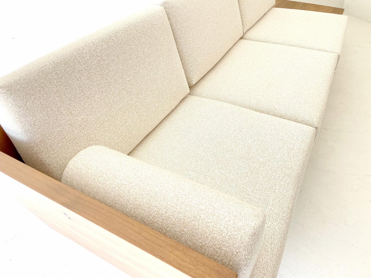 Suelo Modern Wood Sofa with Plinth Base In New Condition For Sale In Oak Harbor, OH