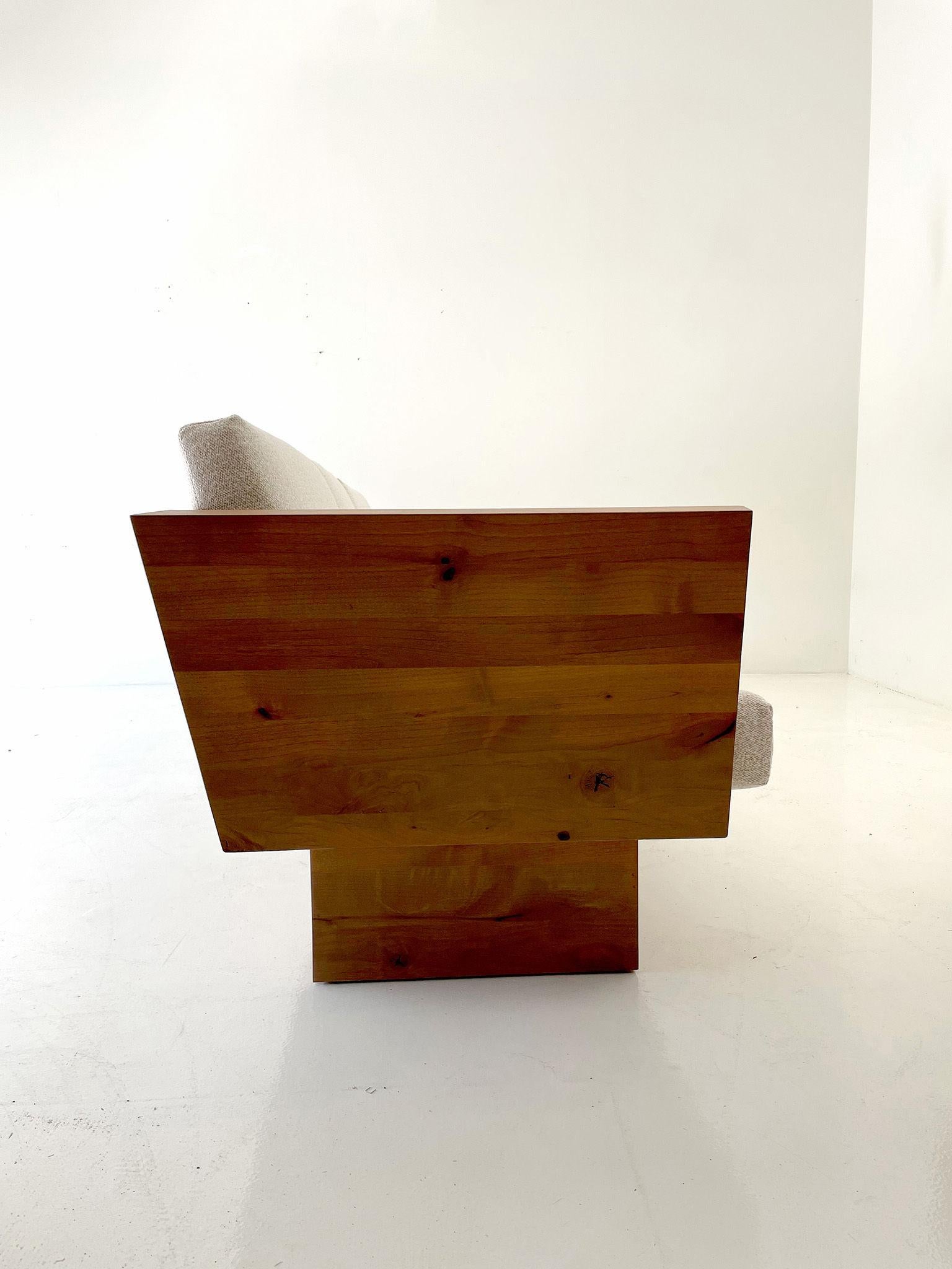 Canapé en bois moderne Suelo avec base en socle Neuf - En vente à Oak Harbor, OH