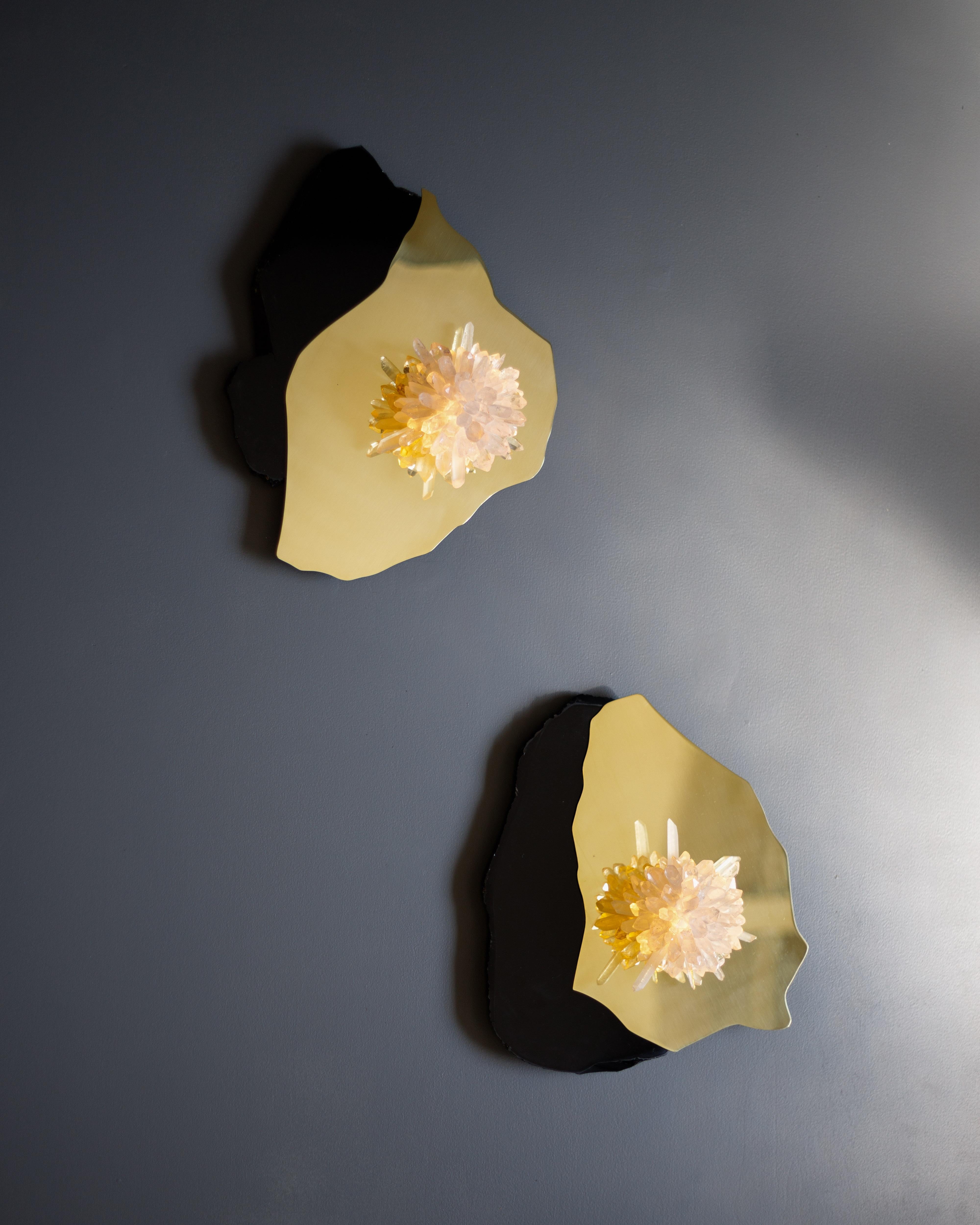 Australiano Organic Form A Sugar Bomb Mono Sconce in ossidiana e ottone di Christopher Boots in vendita