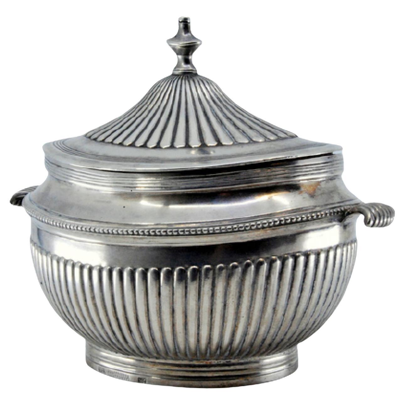Sugar bowl in fluted silver, pearl trim and knob on the removable lid