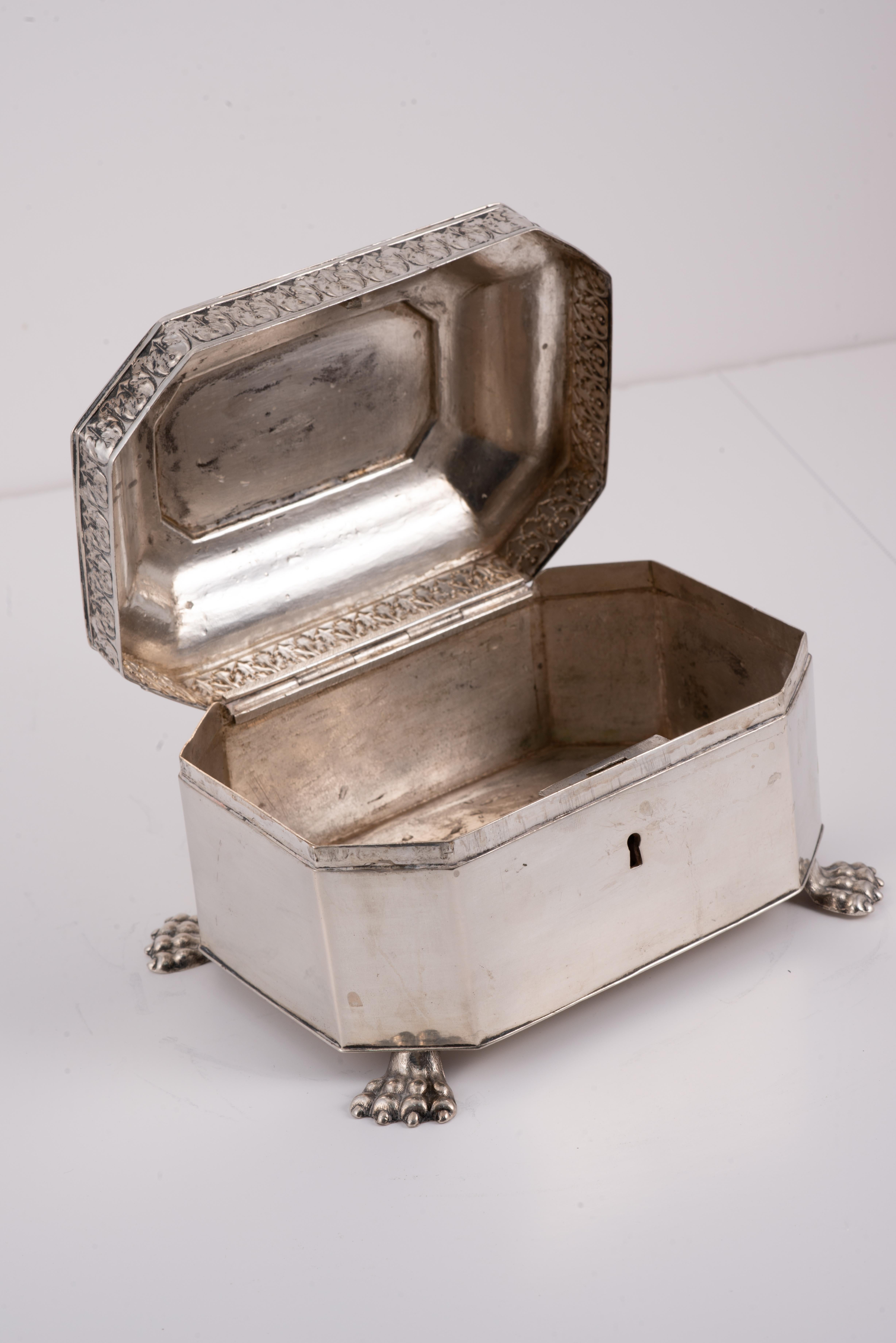 Boîte à sucre. Argent. Europe du Nord (peut-être Berlin), première moitié du XIXe siècle. en vente 1