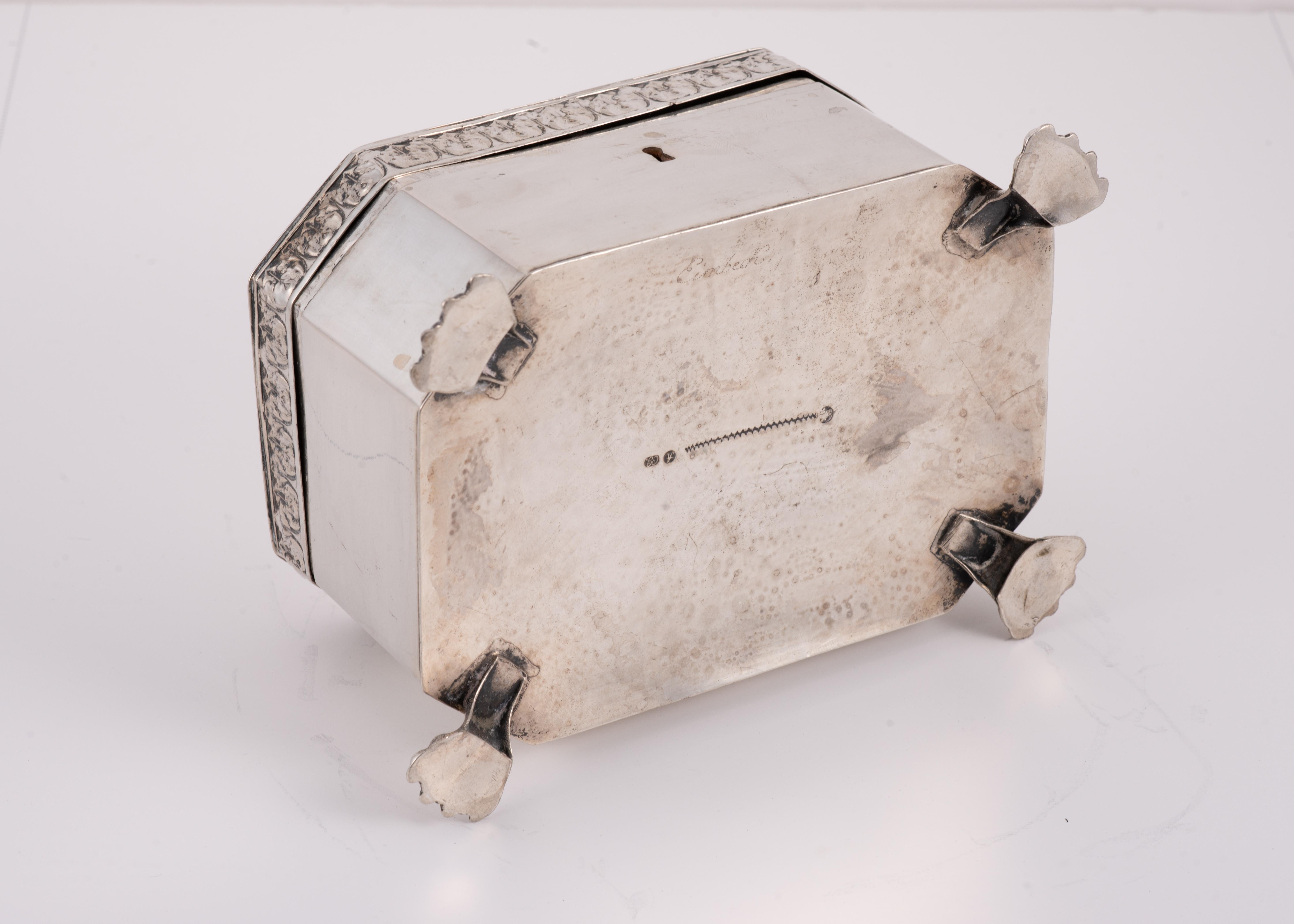 Boîte à sucre. Argent. Europe du Nord (peut-être Berlin), première moitié du XIXe siècle. en vente 2