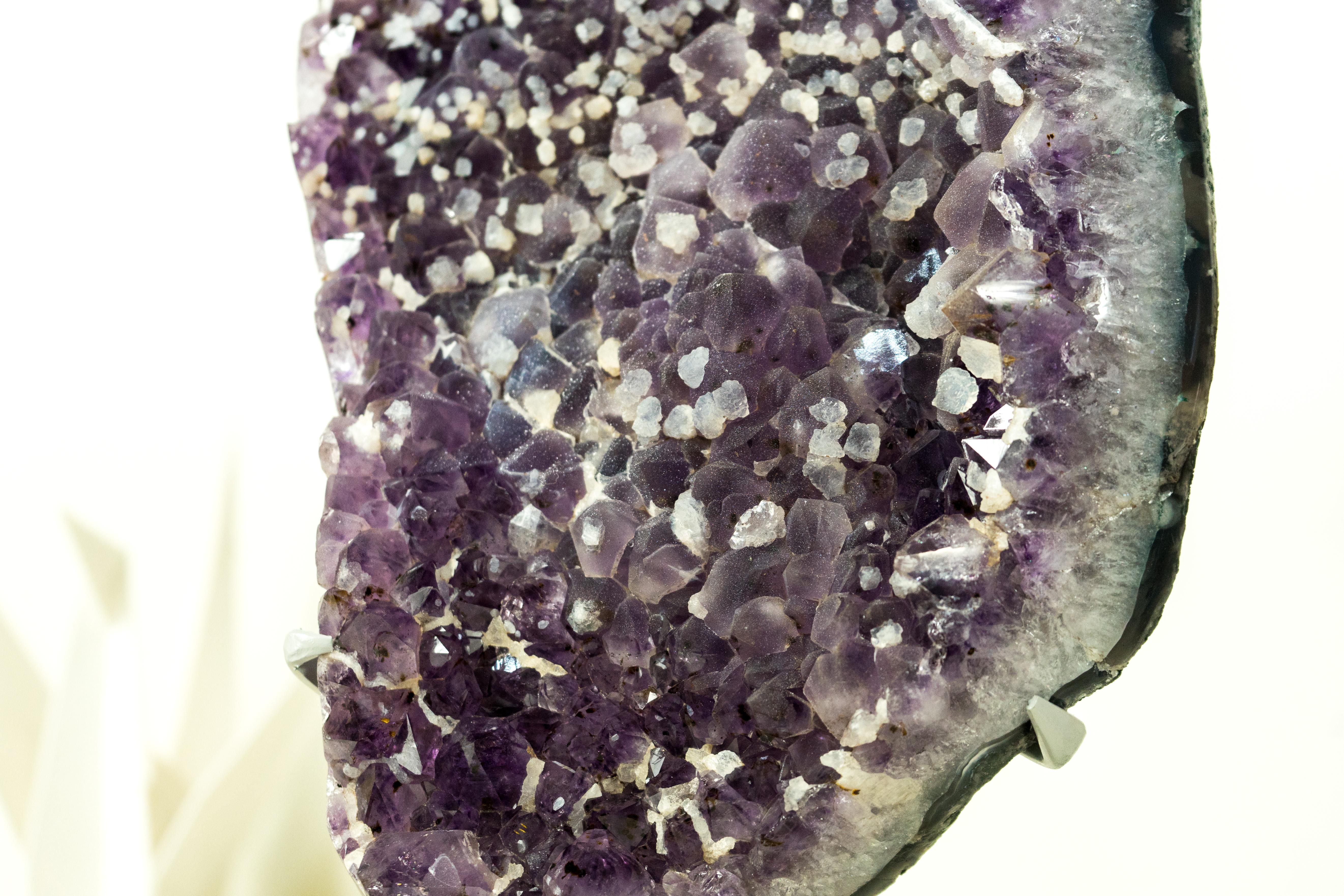 Cluster di Ametista Galaxy Coates con Druzy di Ametista viola intenso e Calcite in vendita 2