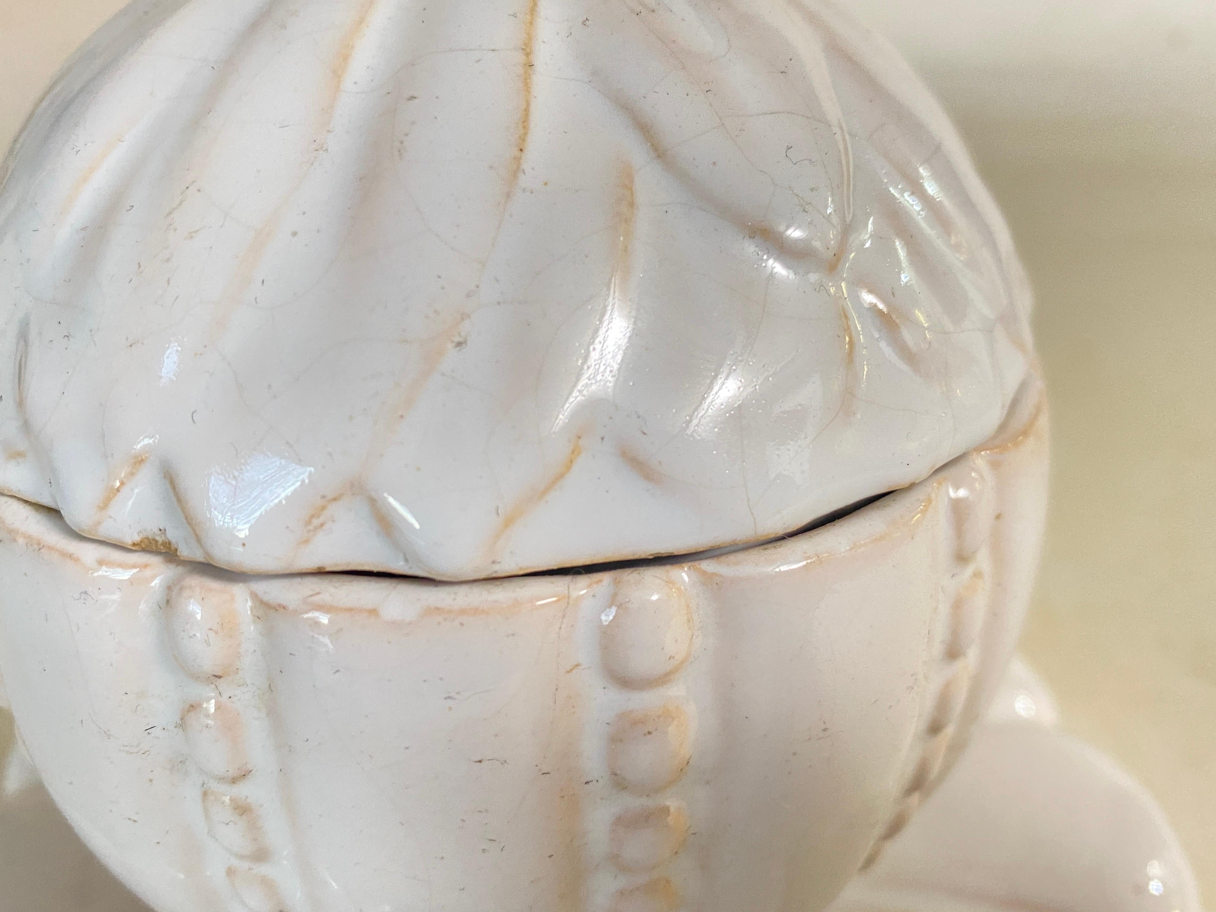 Sucrier en porcelaine française  par Sue & Mare Whiting Couleur 20e siècle en vente 7
