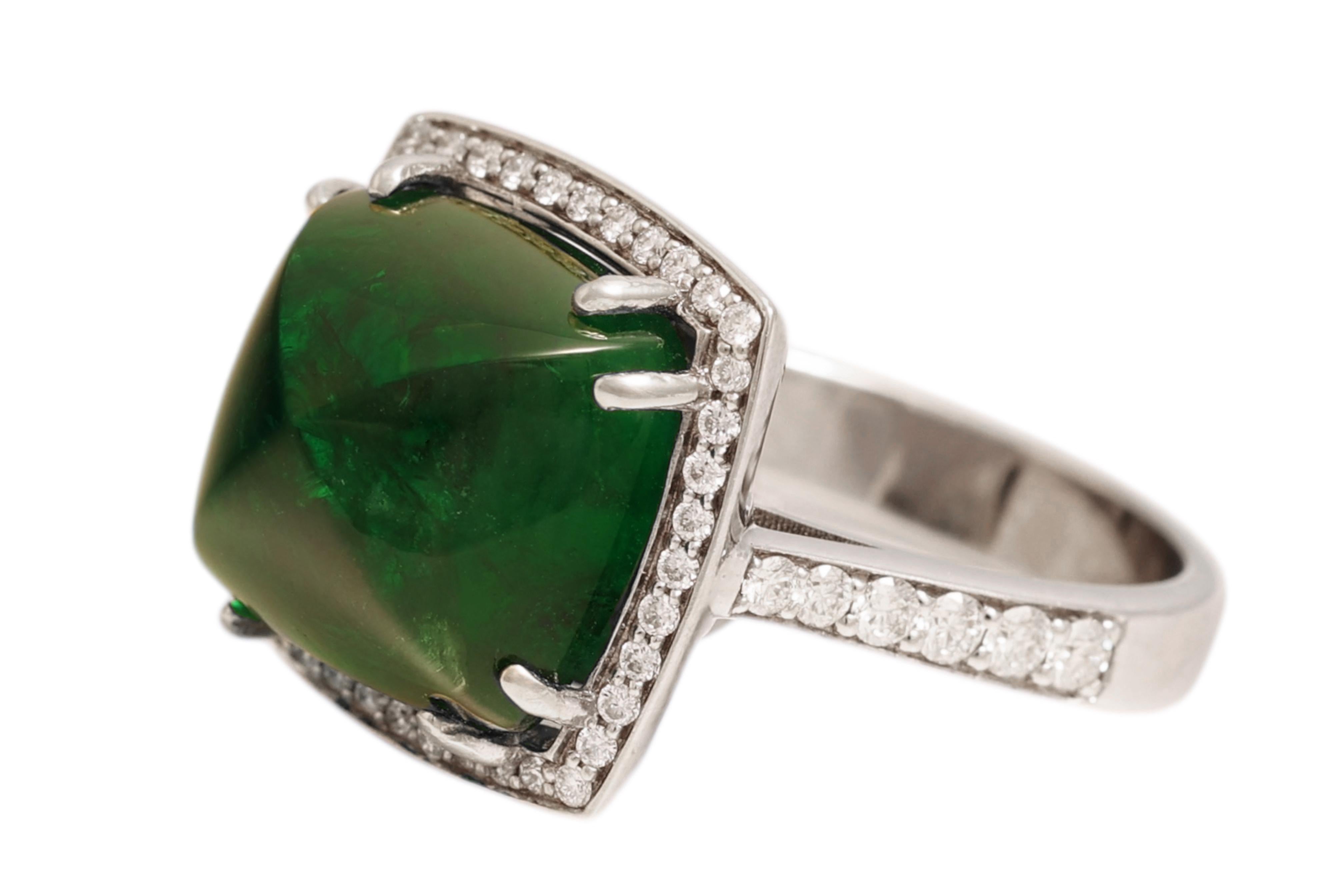 Zuckerhut Cabochon Minor Tiefgrüner 9,8ct Smaragd, 18 K Weißgold Diamantring (Kegel-Cabochon) im Angebot