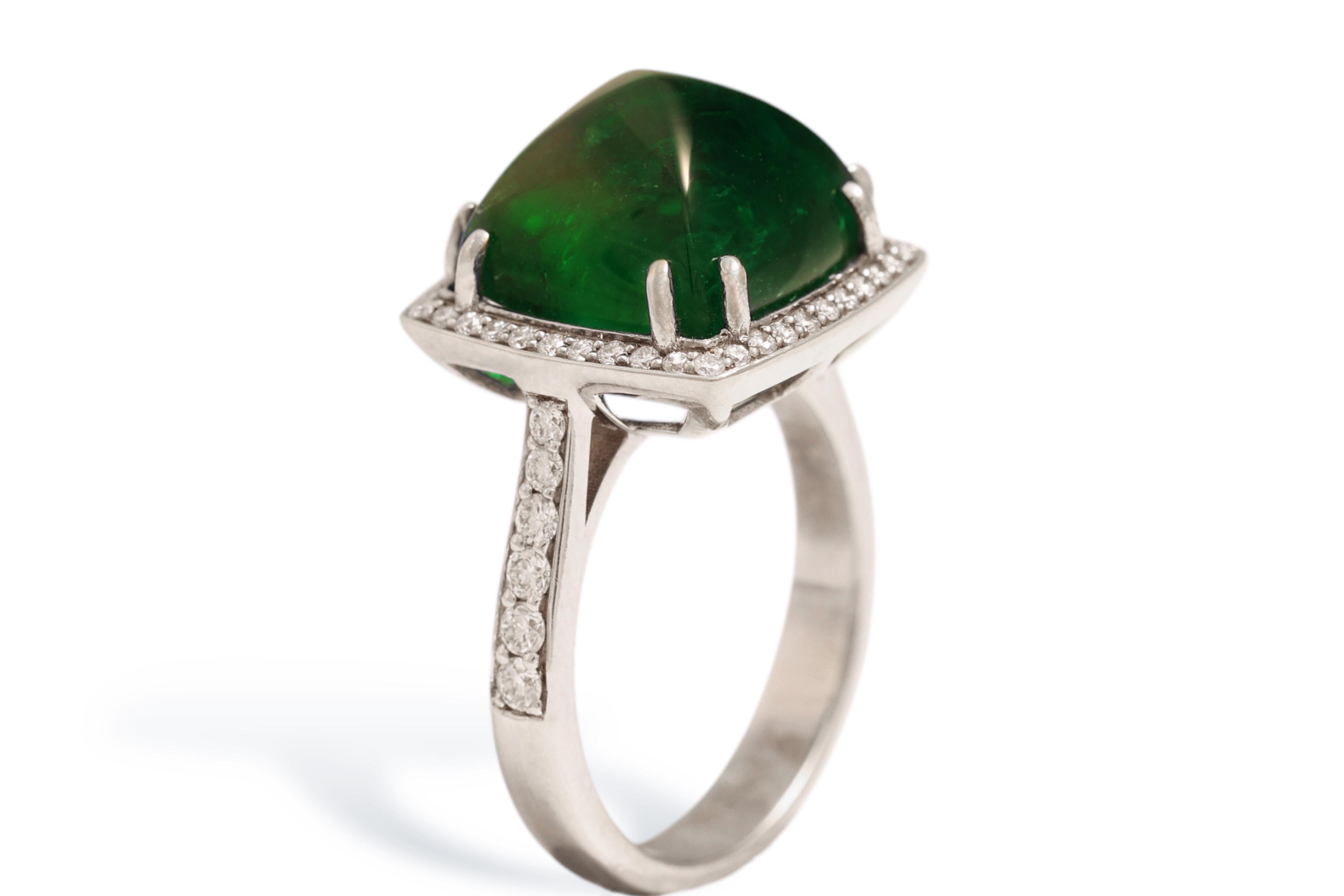 Zuckerhut Cabochon Minor Tiefgrüner 9,8ct Smaragd, 18 K Weißgold Diamantring im Angebot 2