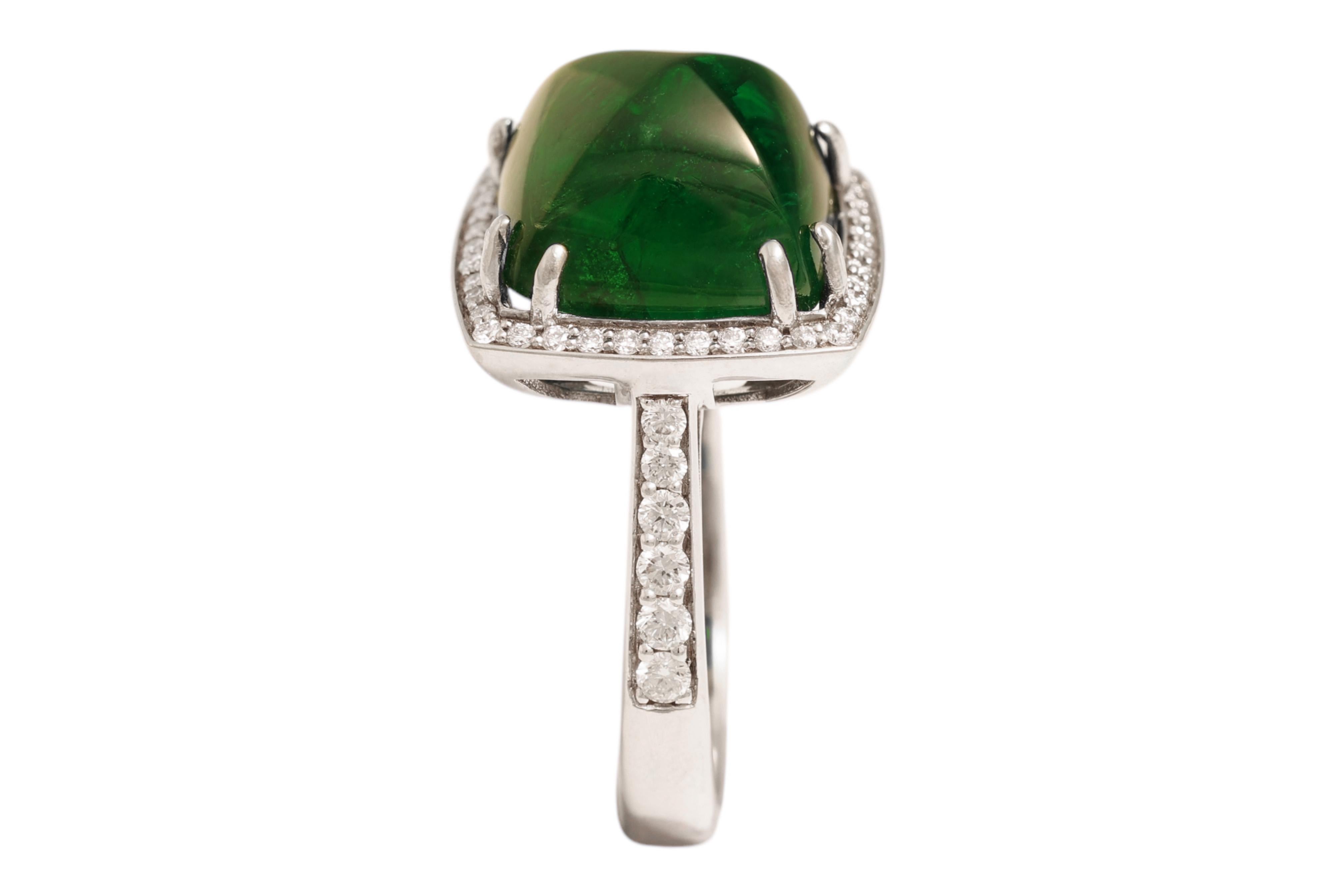Zuckerhut Cabochon Minor Tiefgrüner 9,8ct Smaragd, 18 K Weißgold Diamantring im Angebot 3