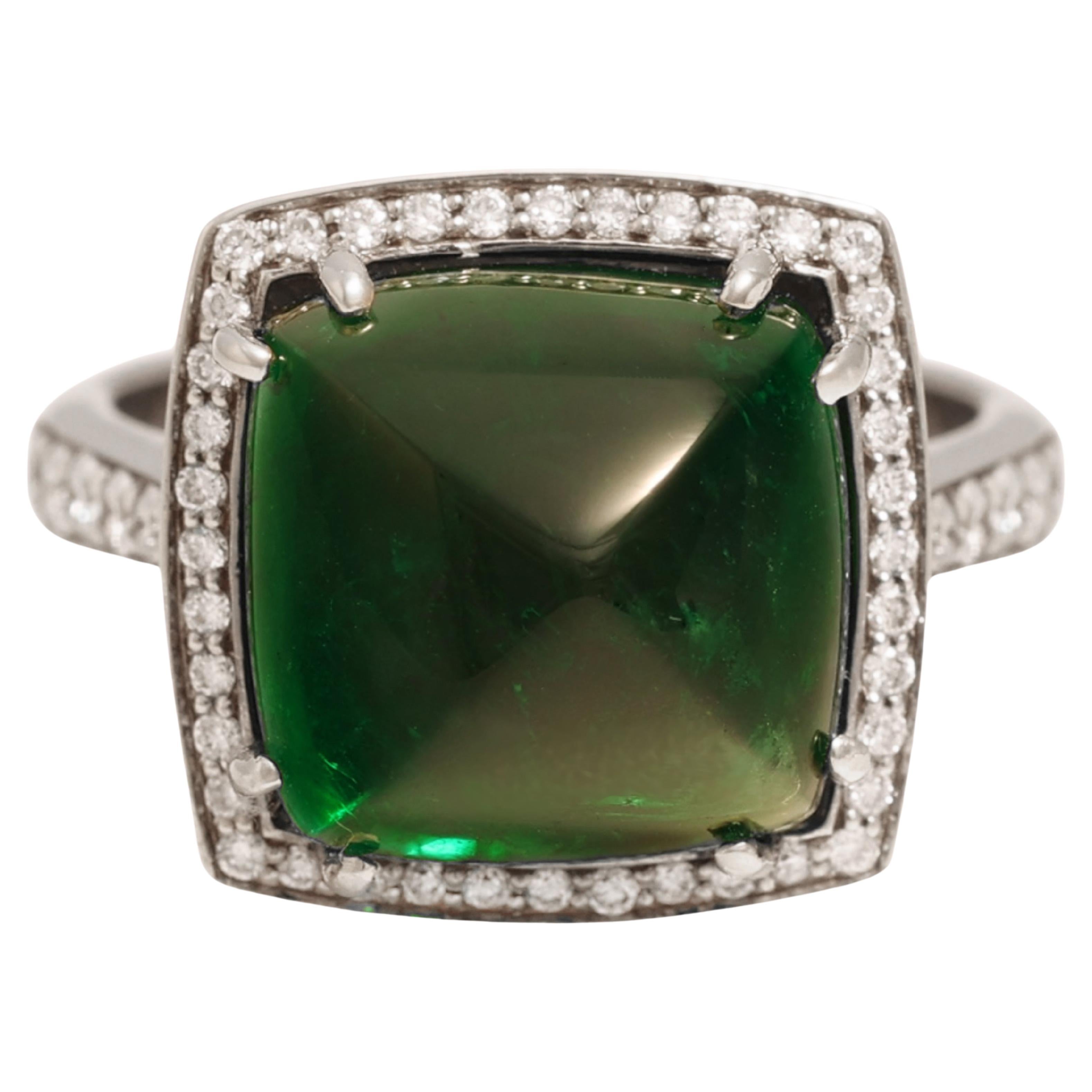 Zuckerhut Cabochon Minor Tiefgrüner 9,8ct Smaragd, 18 K Weißgold Diamantring